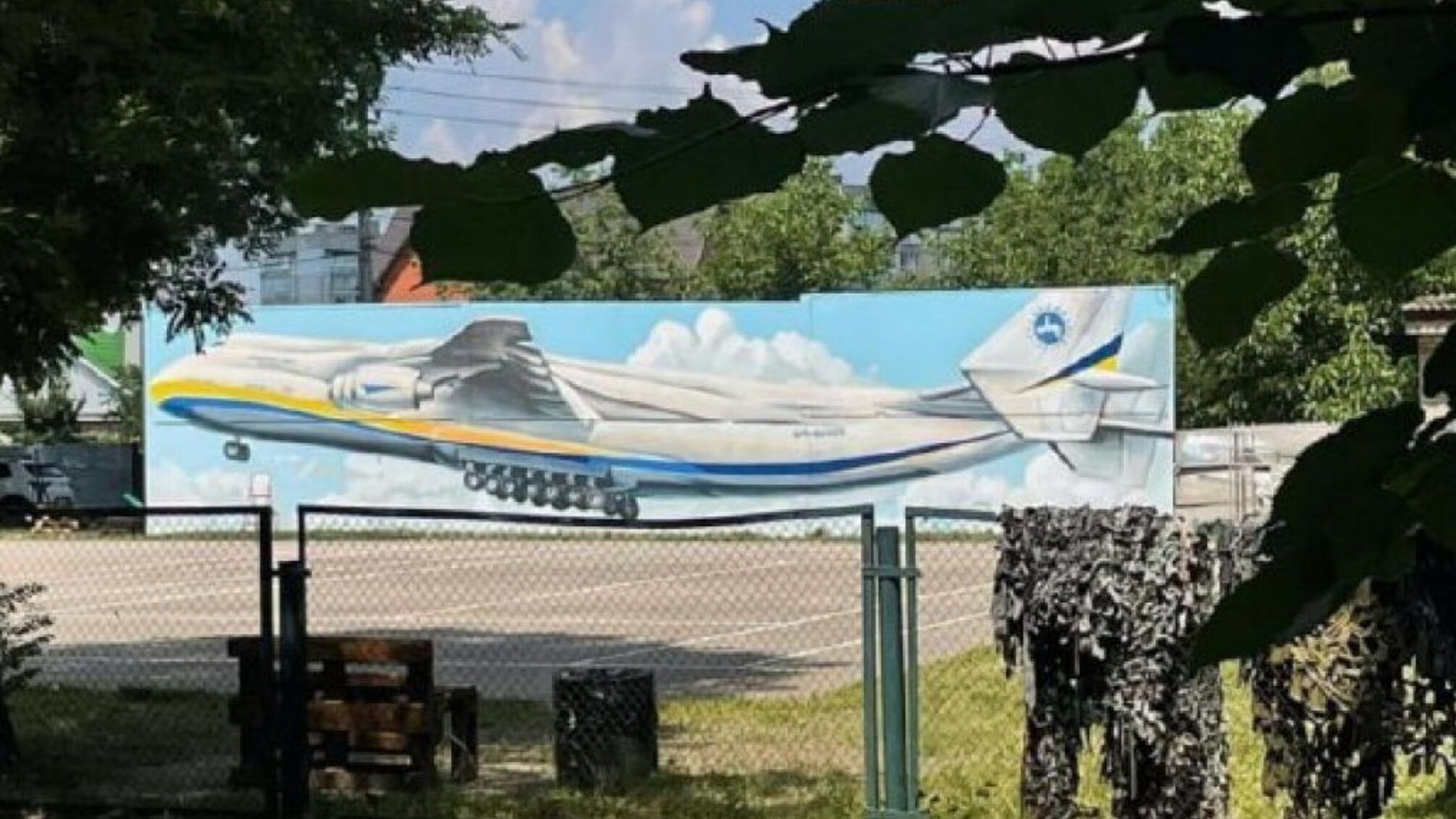 Бориспіль отримав свою 'Мрію': в аеропорту з'явився мурал із зображенням літака