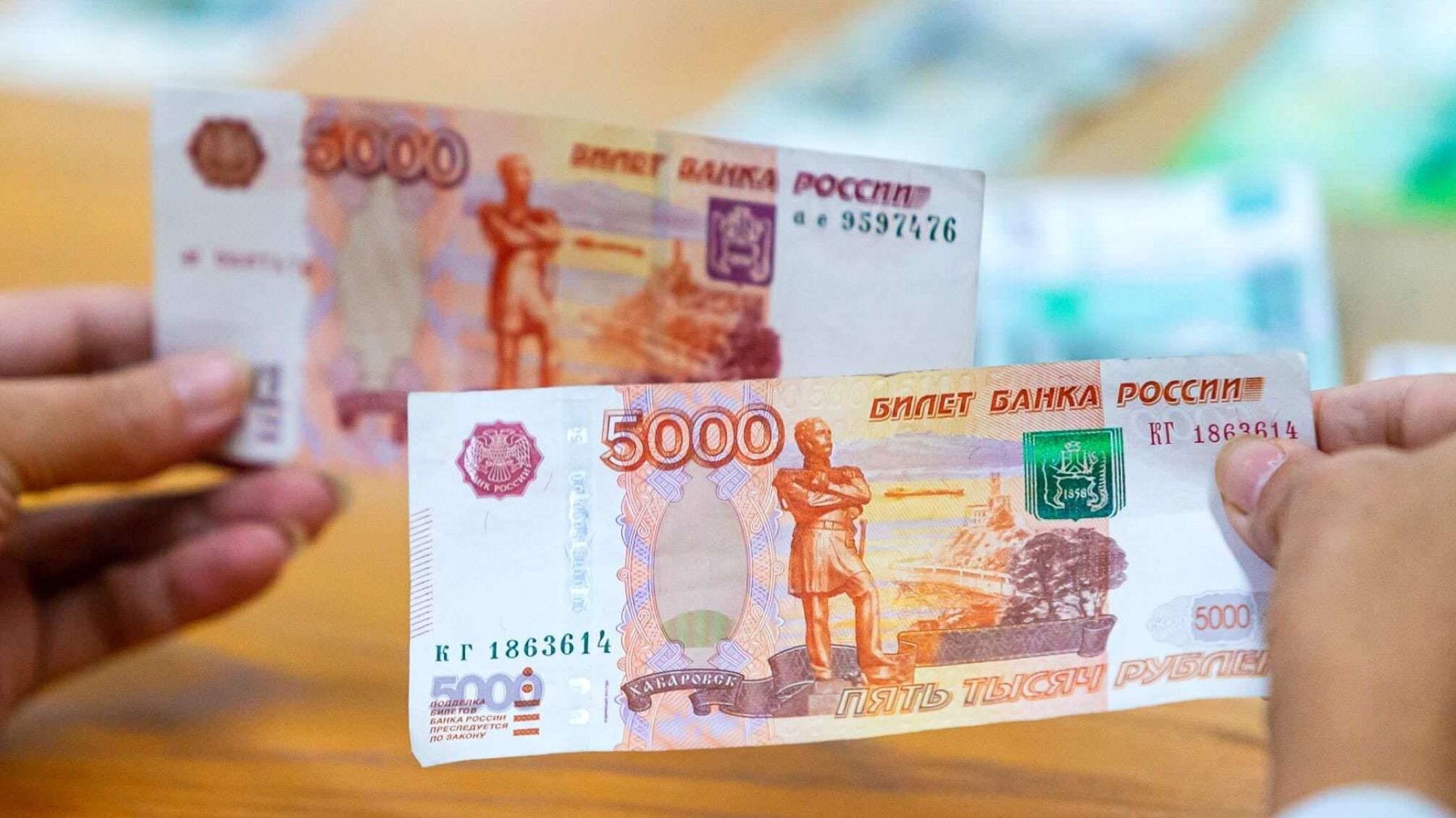 На Запорожье оккупанты выдали пенсионерам фальшивые рубли: деньги из Москвы где-то 'потерялись'