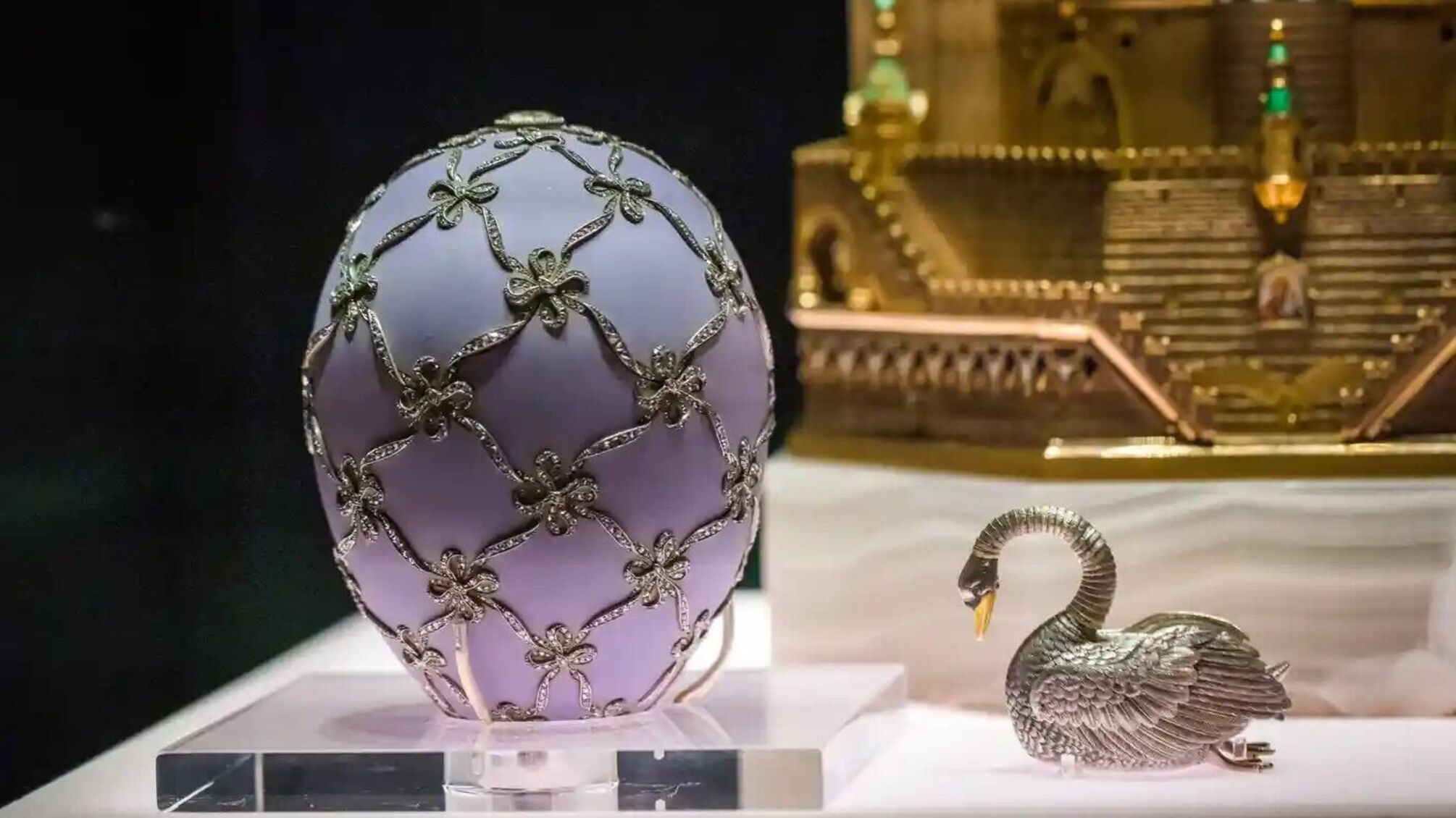 Яйцо Фаберже на выставке в Лондоне в 2021 году