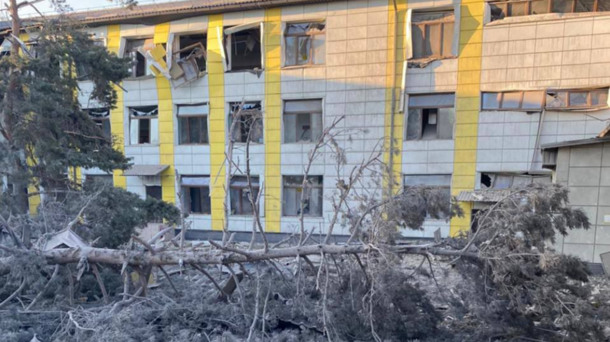 Масштабний обстріл Дніпропетровщини: є загиблий та багато руйнувань
