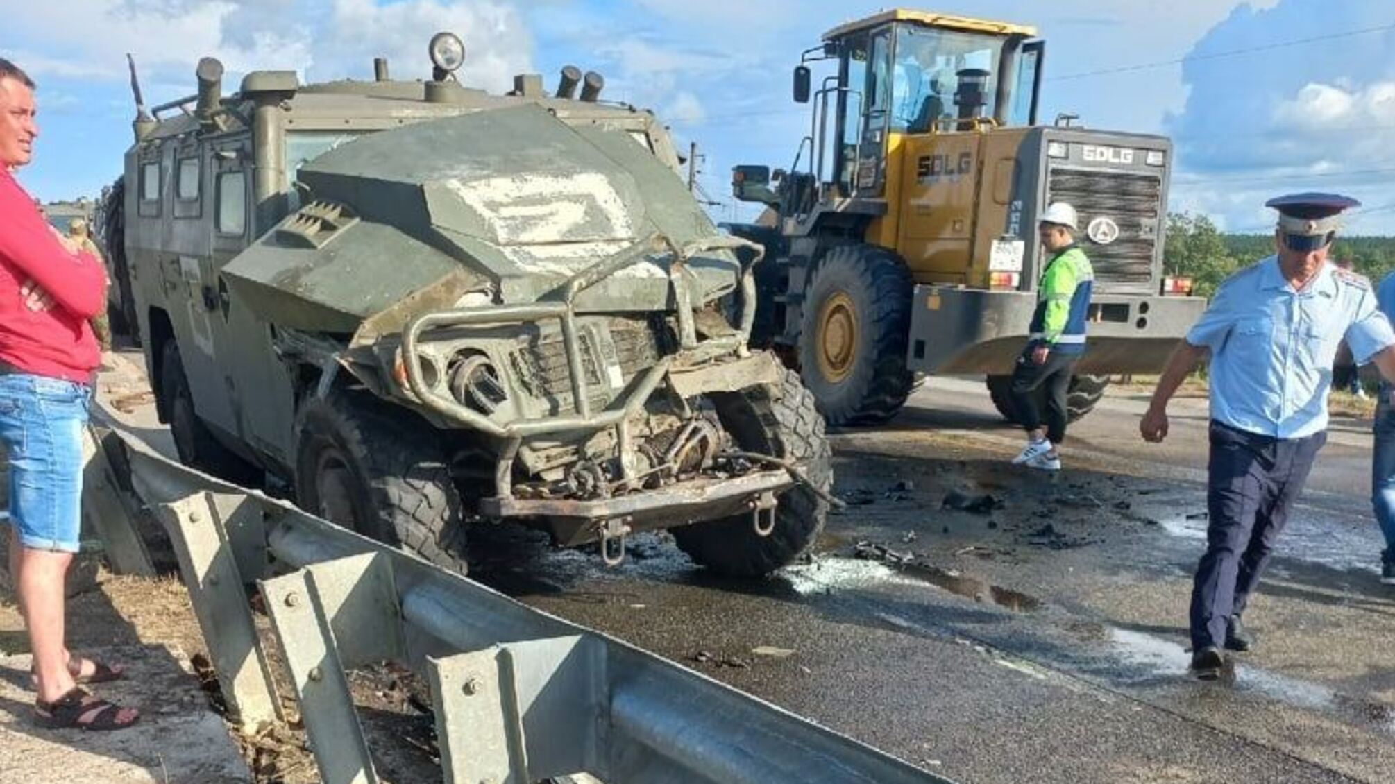 Колона російської техніки застрягла під Смоленськом