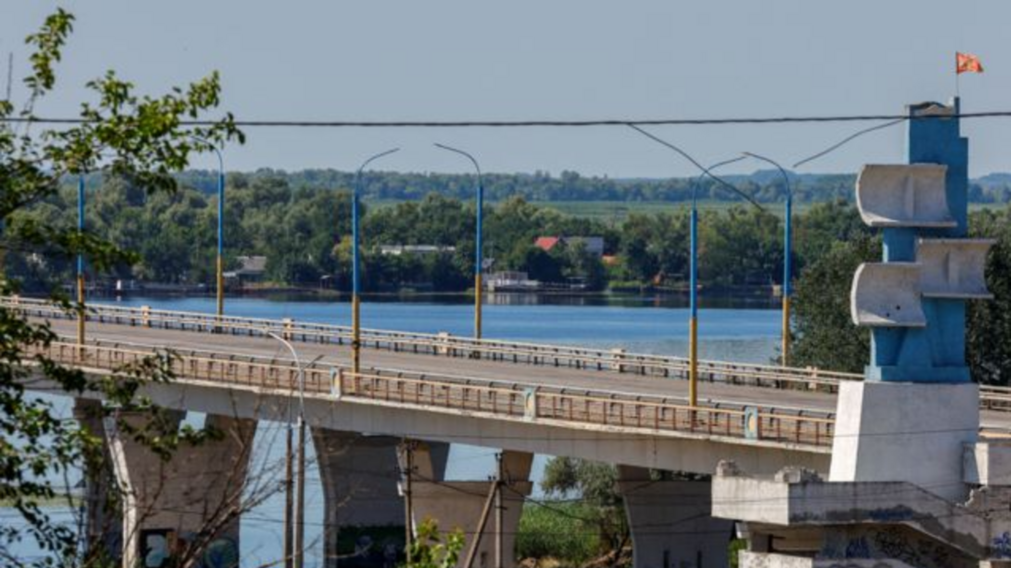 Окупанти запустили у Херсоні пором через Дніпро: чому це їм не допоможе