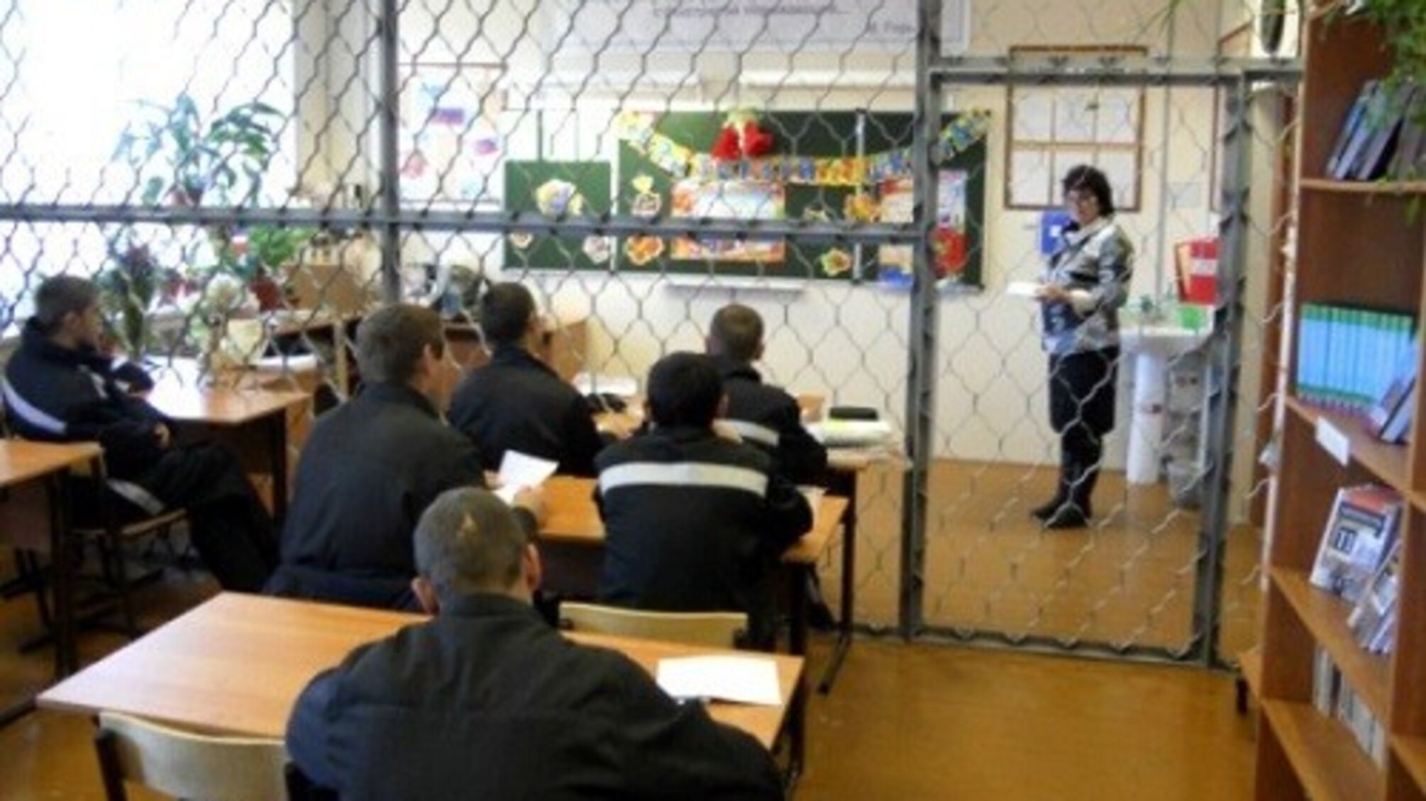 За полным образованием только в тюрьму: в российском Магнитогорске закрыли единственную вечернюю школу