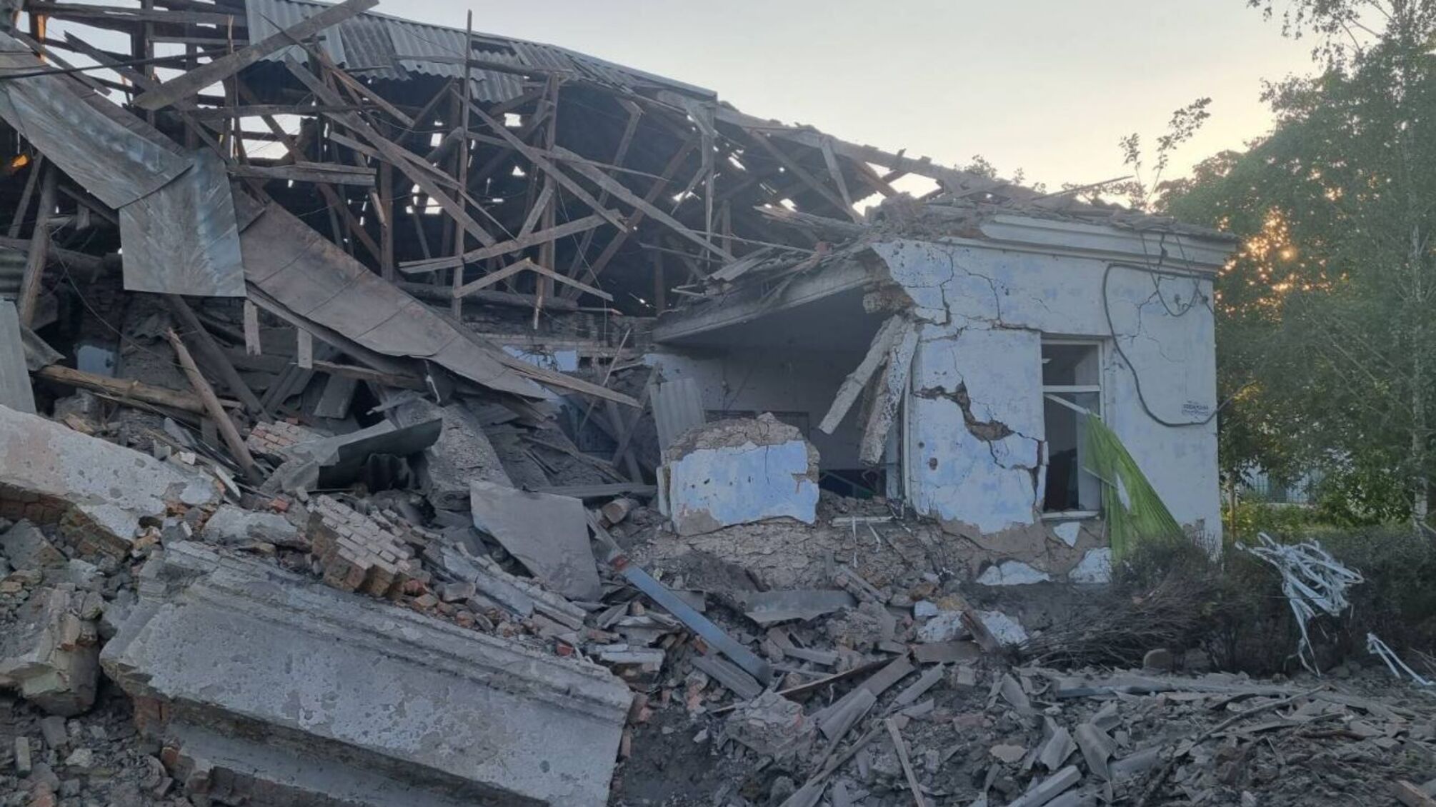 Росіяни знищили ракетами ще одну школу в Миколаєві