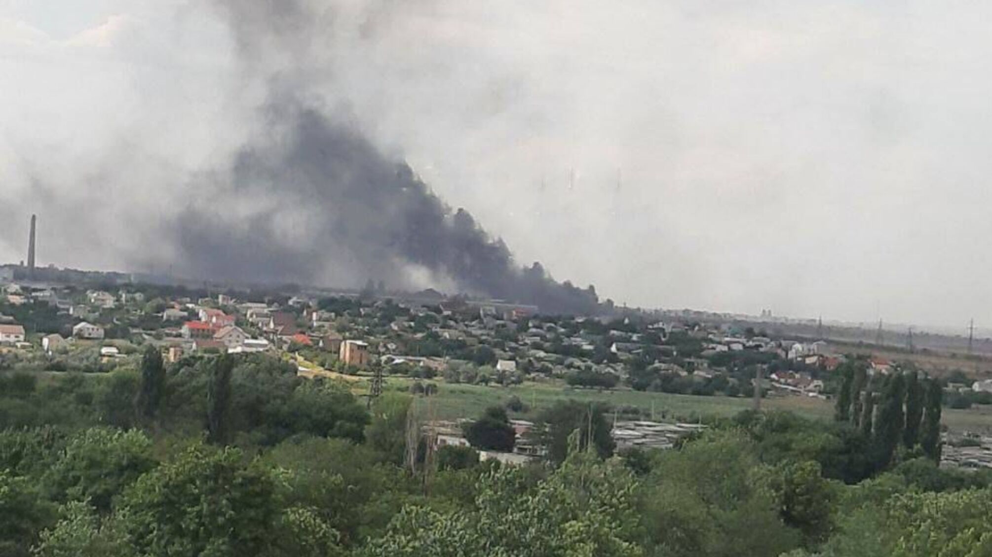 В районе Чербаевки – густые черные клубы дыма