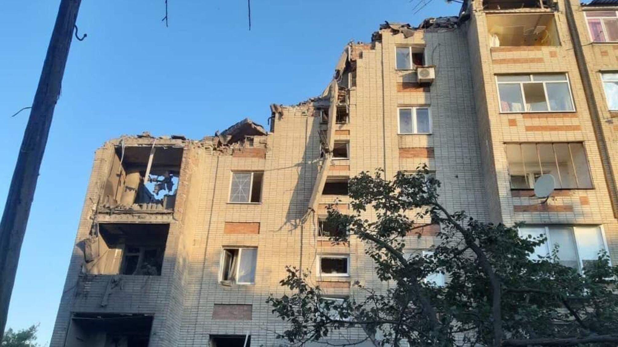 Последствия удара по Торецку: 2 человека погибли под развалинами домов, обстрелянных армией рф
