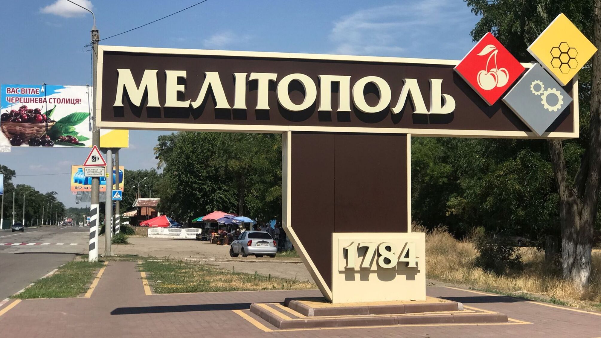 Оккупанты захватили завод по производству кислорода в Мелитополе и загнали туда технику