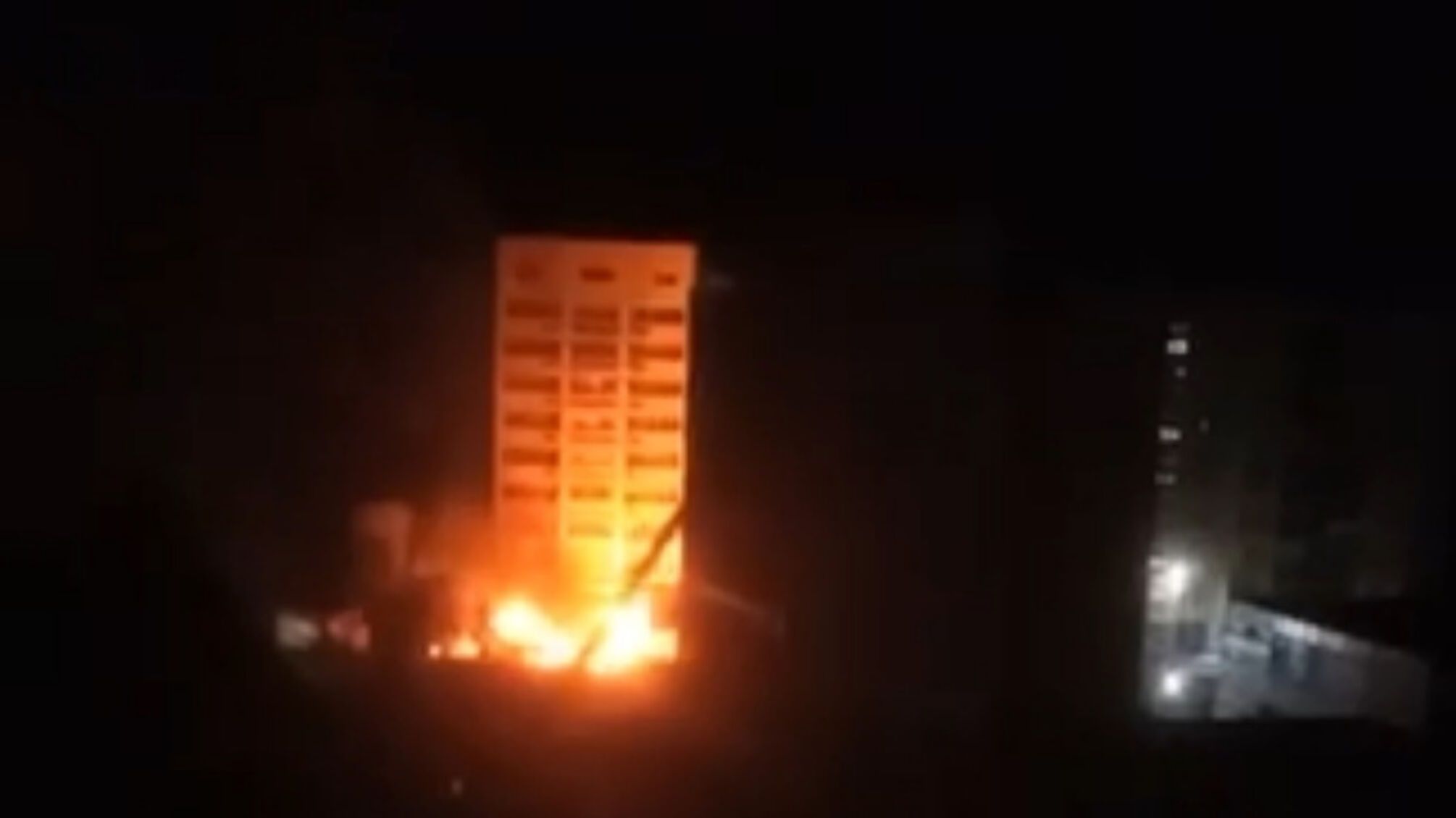Ни оккупантов, ни техники: ВСУ уничтожили базу россиян в оккупированном Энергодаре (фото, видео)