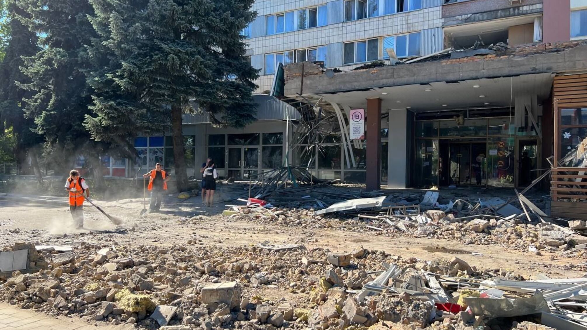 Россияне массированно обстреляли Николаев, в городе вспыхнули пожары