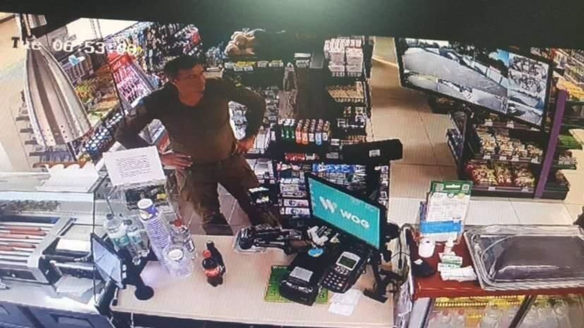 застрелили собаку на заправці