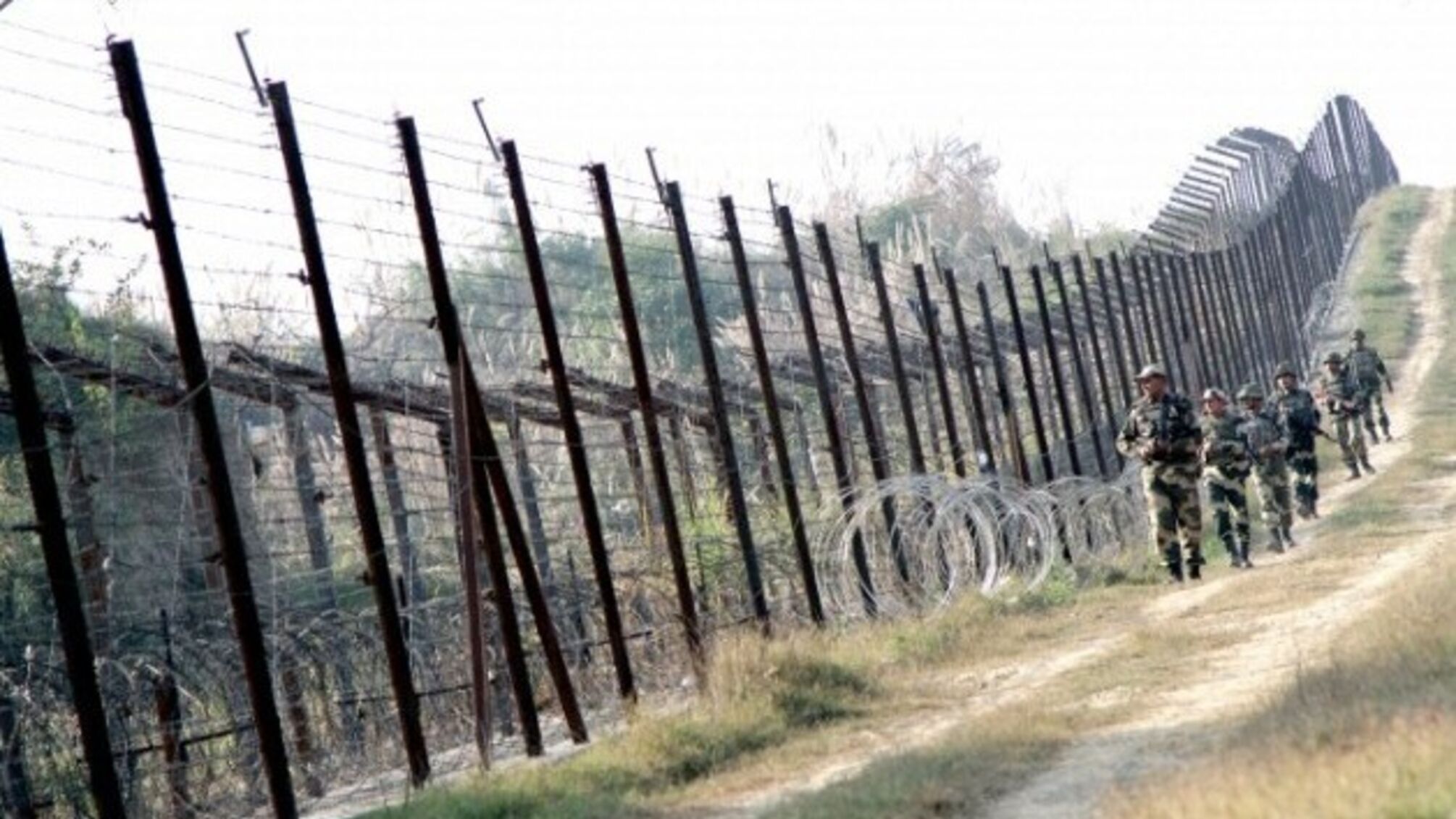 Забор на границе с рф также возводит соседняя Норвегия.