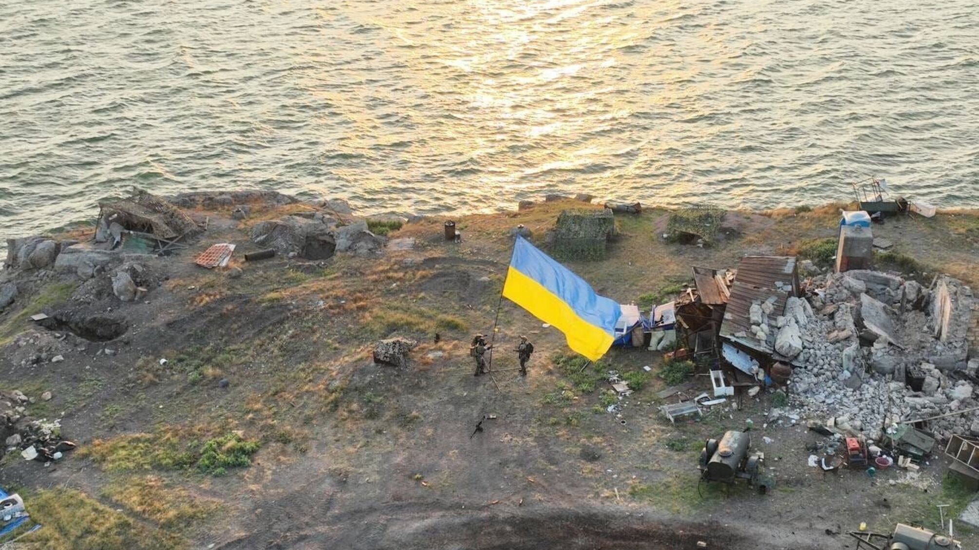 Український прапор на Зміїному: з'явилось офіційне фотопідтвердження