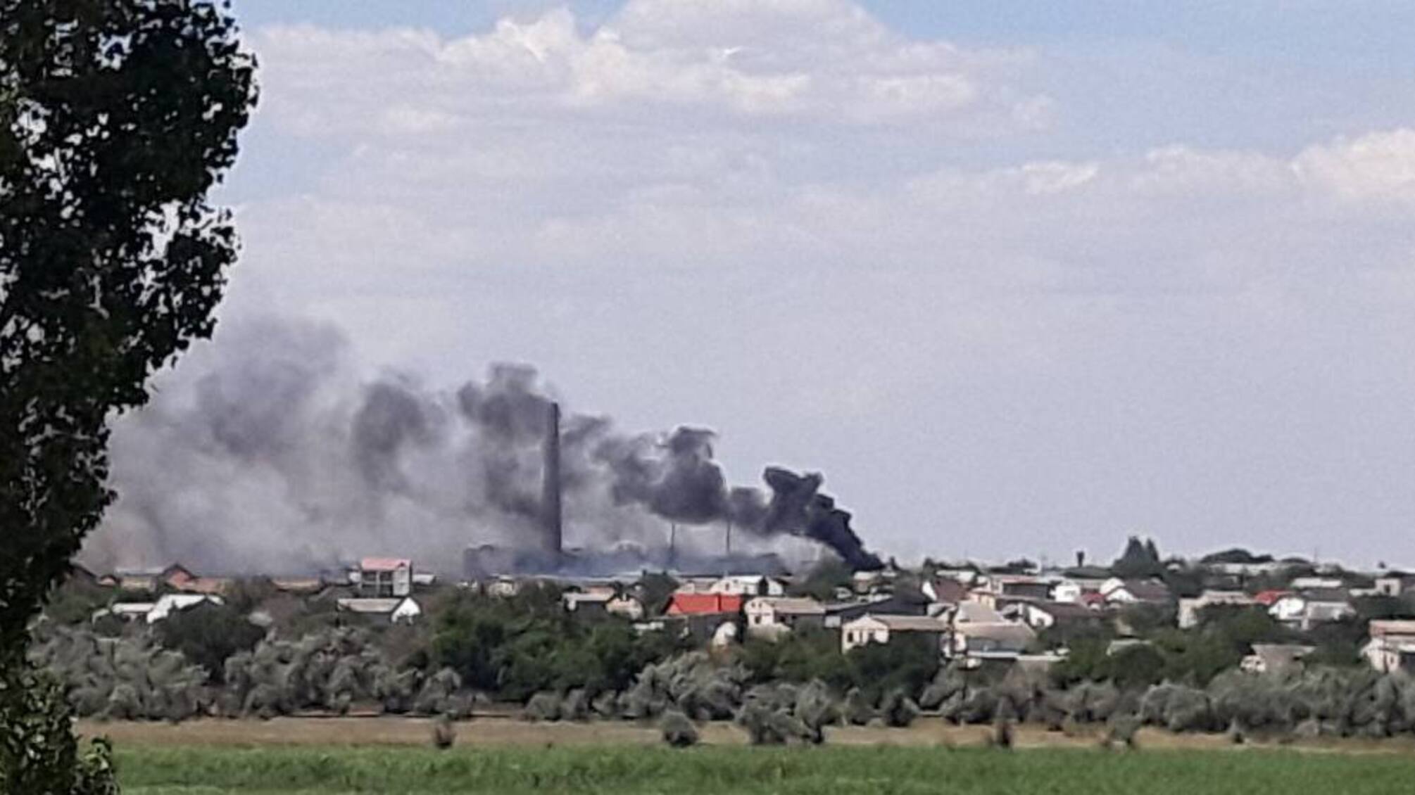 В направлении Чернобаевки слышны взрывы, сообщается о двух пожарах