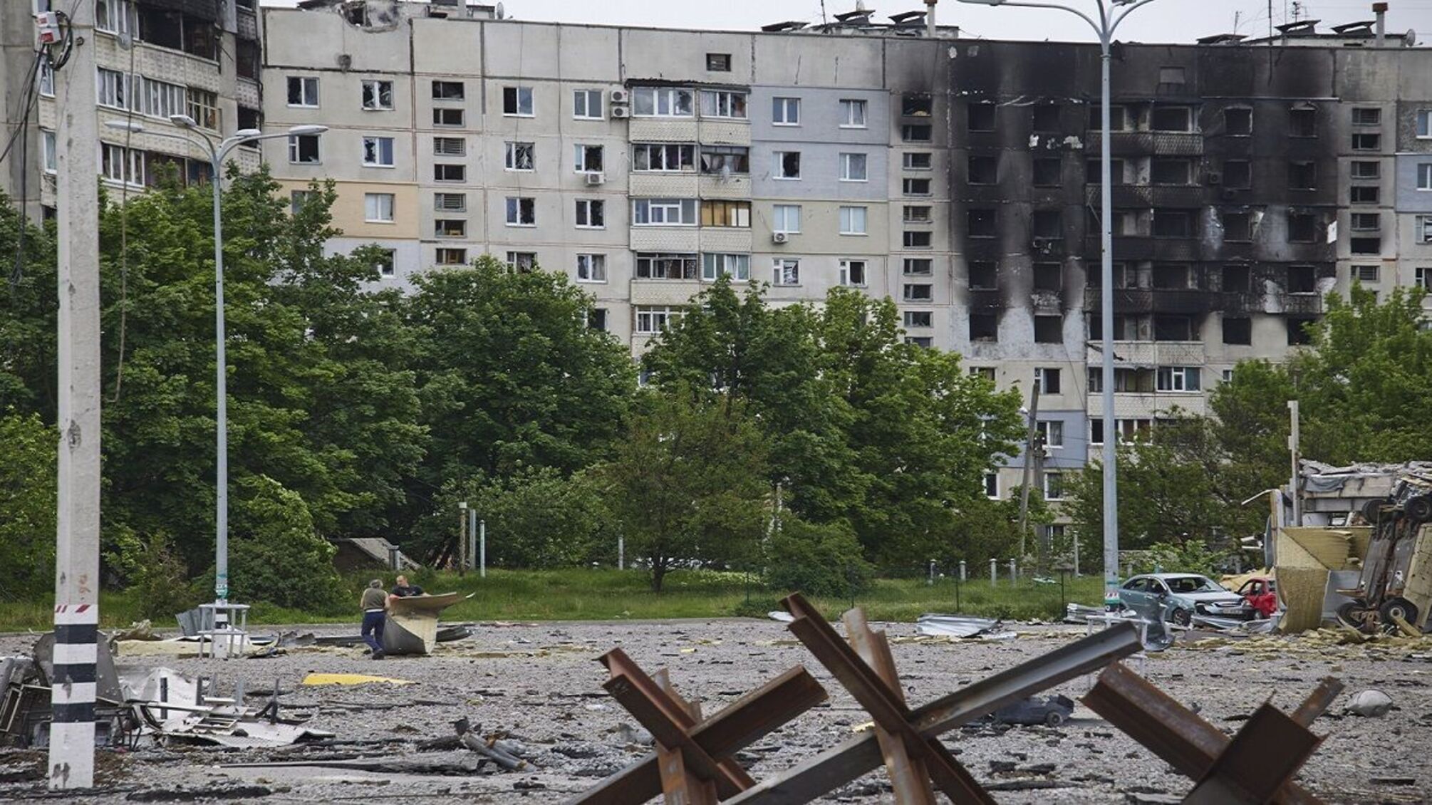 Окупанти гатять по зупинках громадського транспорту в Харкові: є загиблий та постраждалі