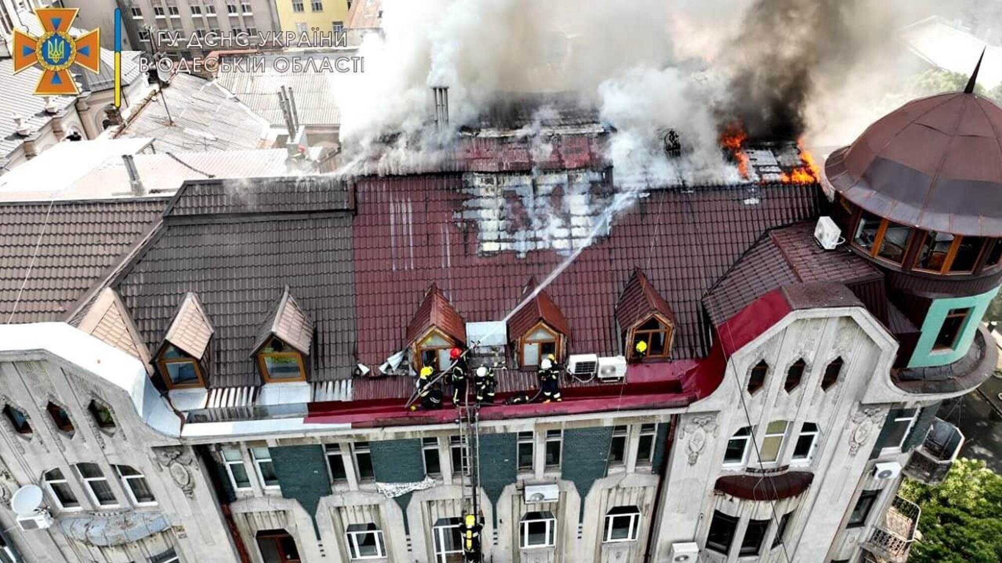 В центре Одессы масштабный пожар: к тушению привлекли почти 100 спасателей
