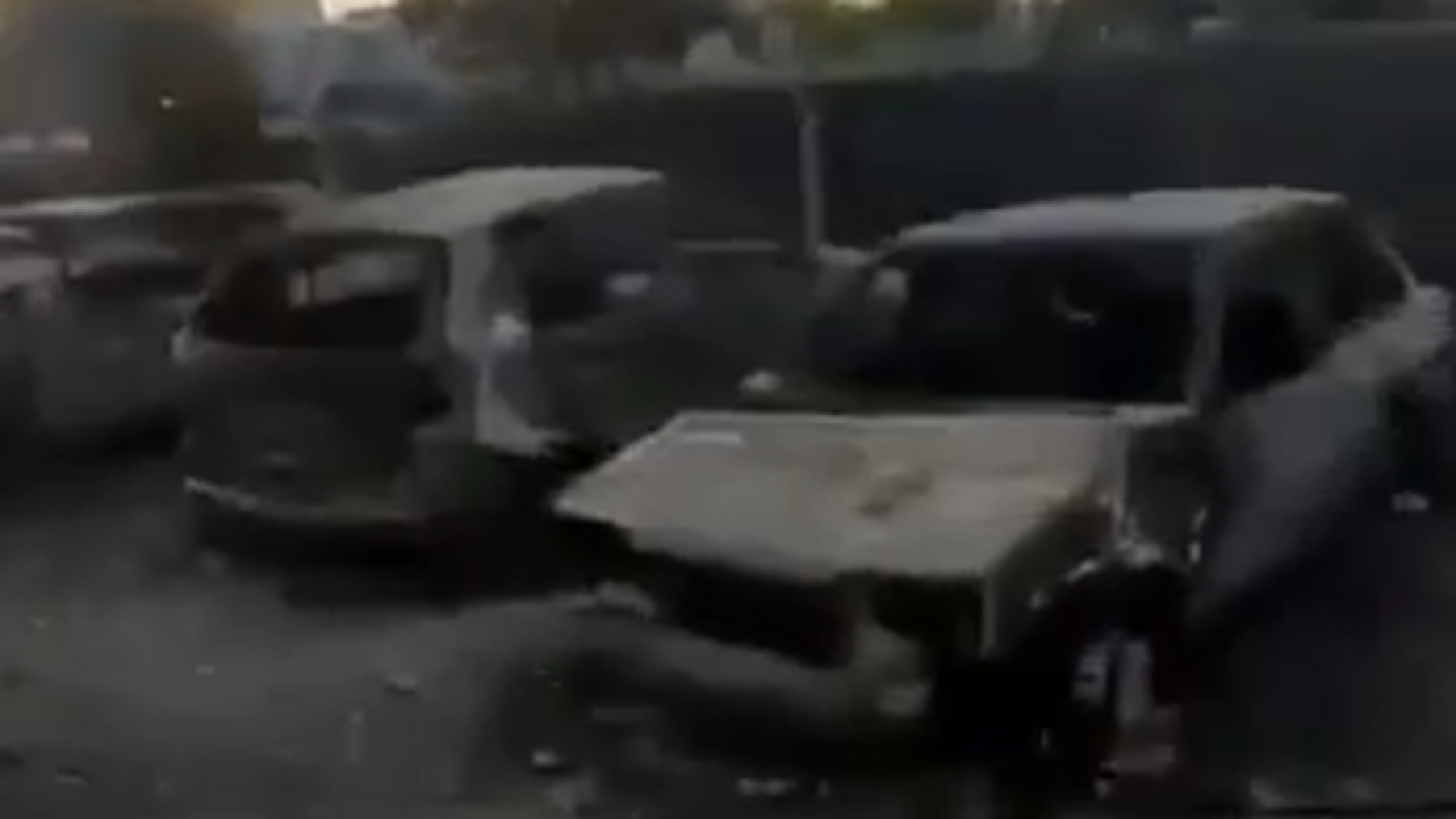 В сети появилось видео с выжженными авто российских офицеров под авиабазой в Новофедоровке
