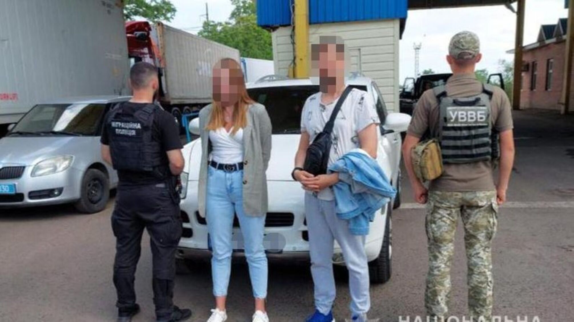Оформляла фиктивную опеку над своим сыном: жительница Одессы незаконно перевозила мужчин за границу