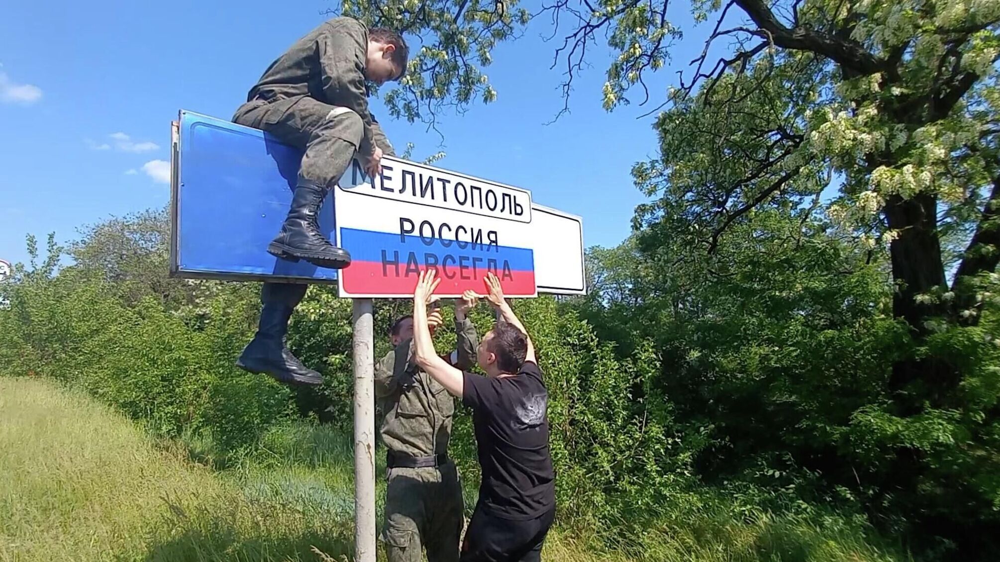 Колаборанти тікають з Мелітополя, проте їх затримують російські спецслужби, – мер