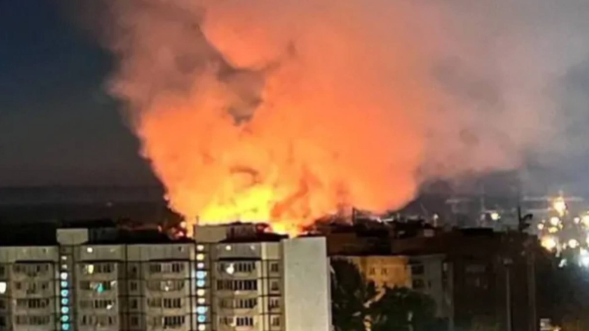 Нічна пожежа під Москвою: в Долгопрудному згоріла казарма російських ППО-шників