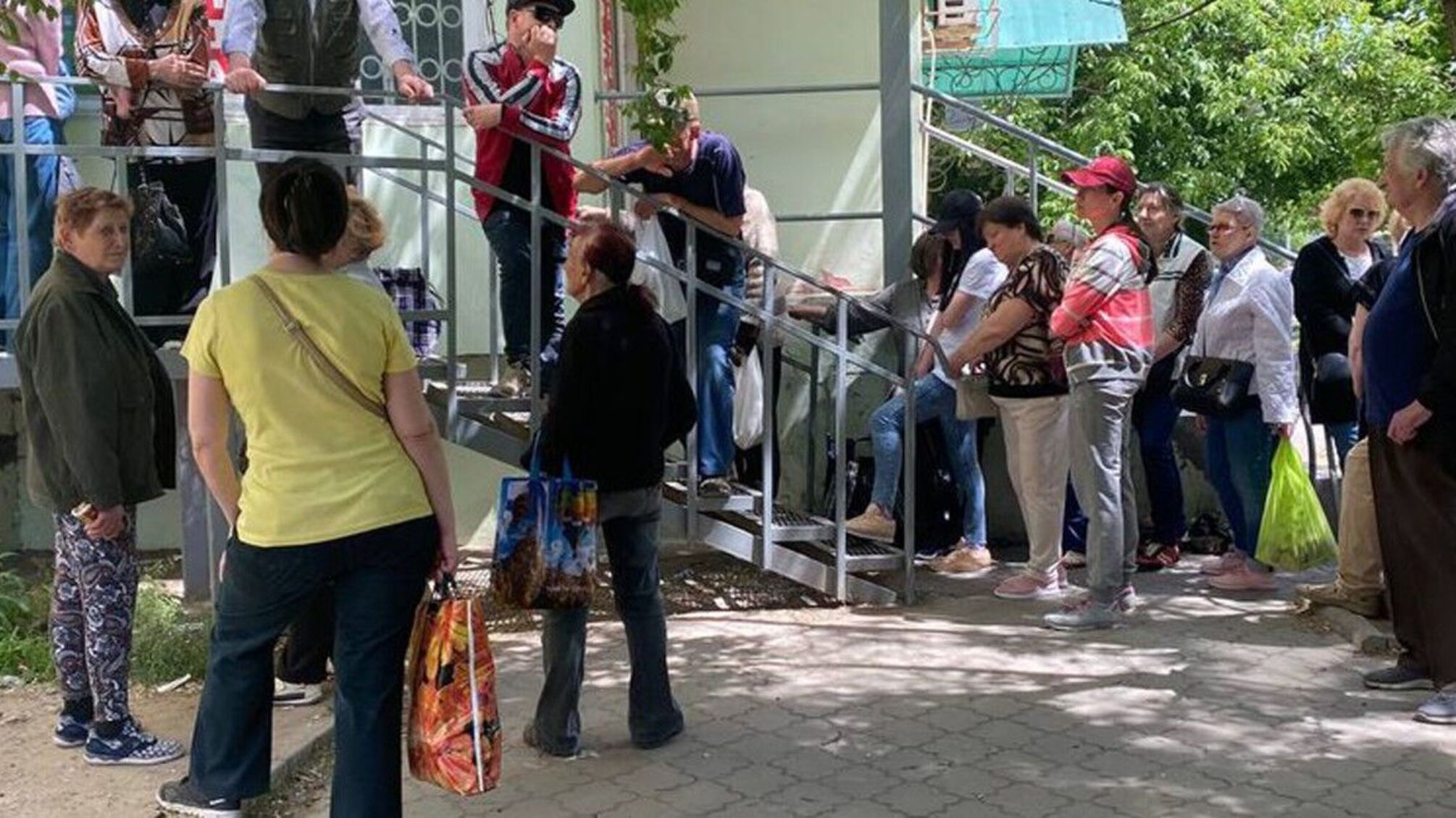 у Генічеську в черзі затоптали пенсіонерку