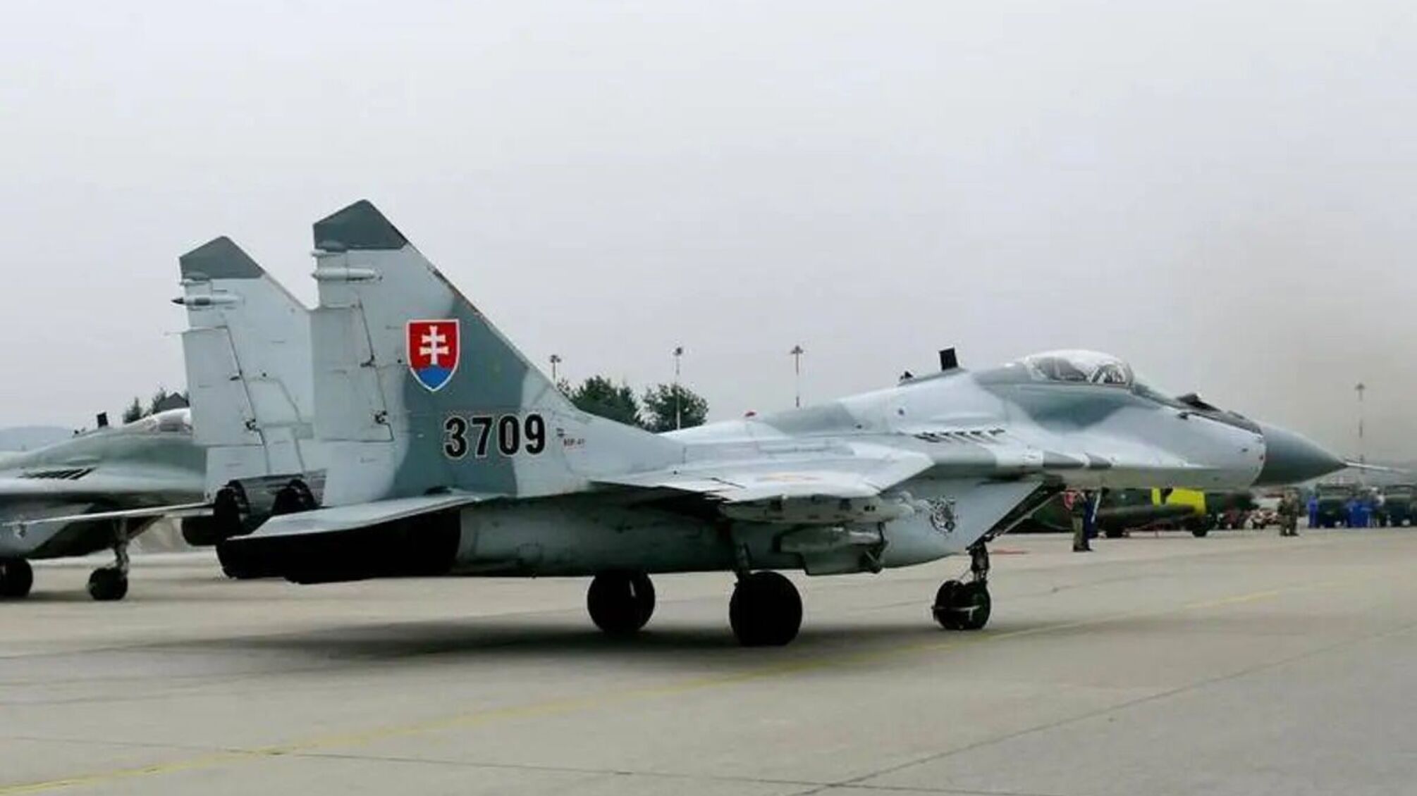 ЗМІ: Словаччина готова передати Україні винищувачі МіГ-29