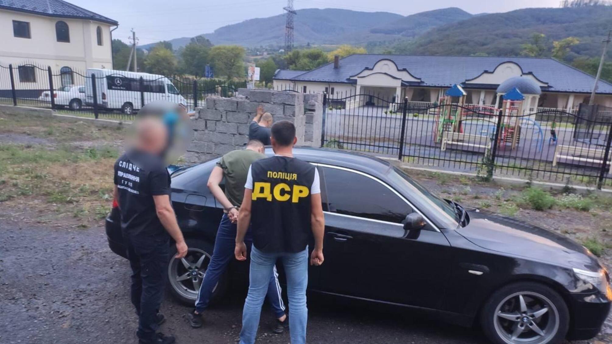 На Закарпатье задержан мужчина, который за 7000 долларов перевозил за границу призывников (фото)