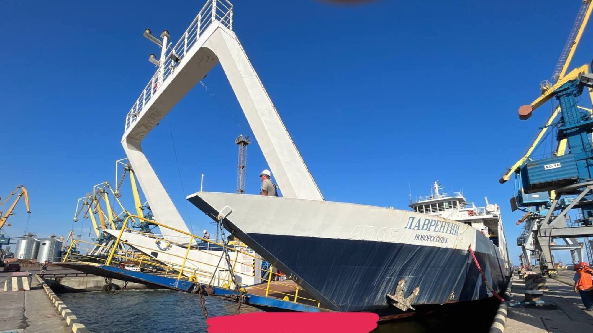 До Маріуполя вночі прибув пором 'Лаврентій' з Єйська