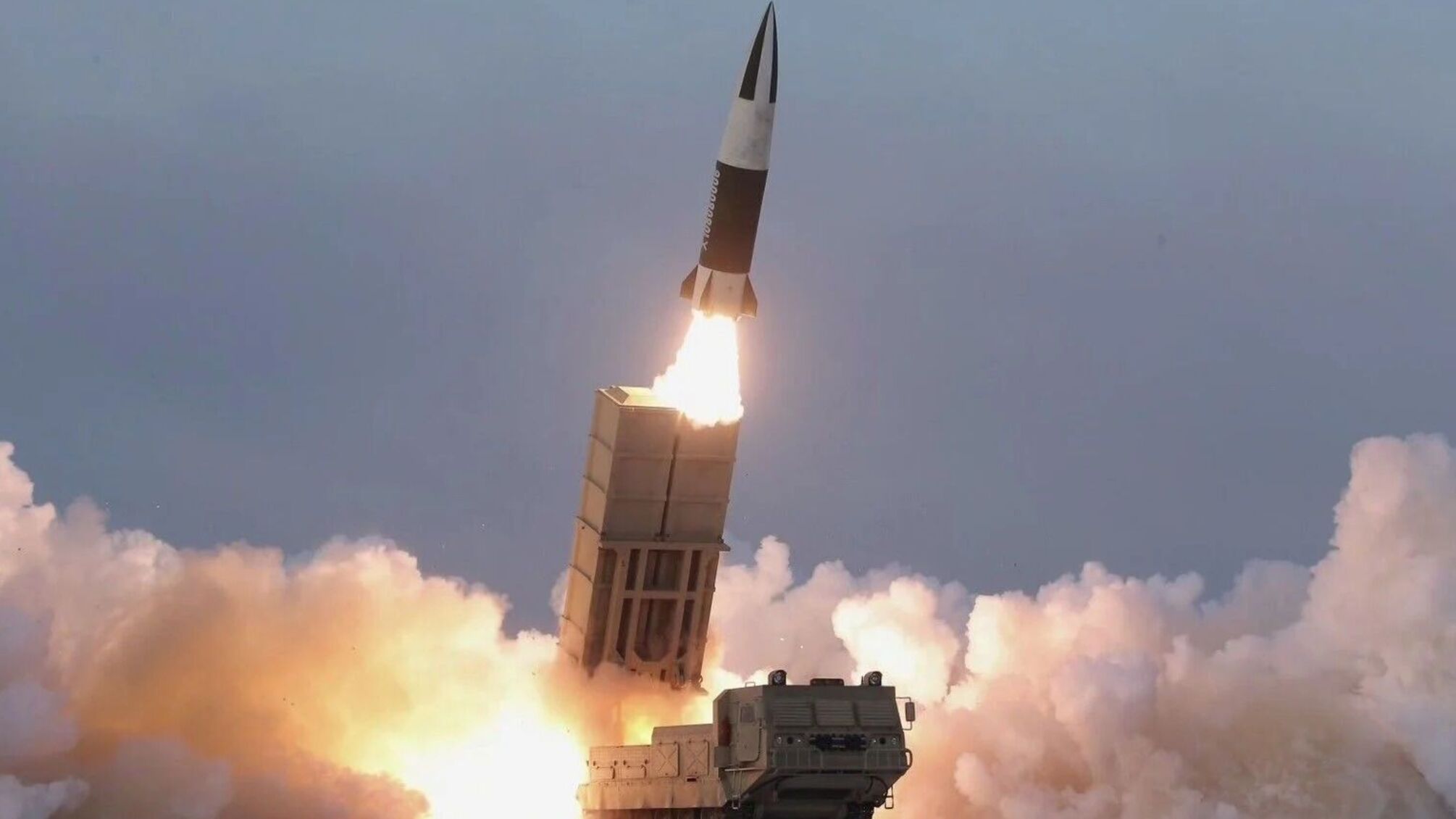 Экс-военные и дипломаты просят Байдена предоставить Украине дальнобойные ракеты ATACMS
