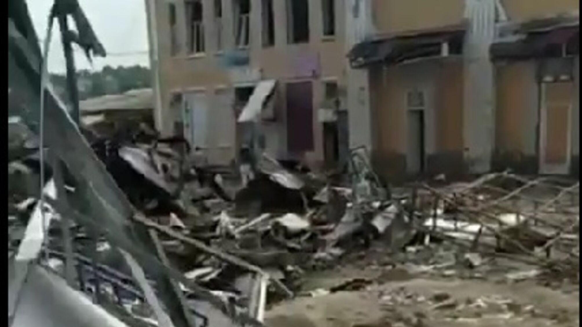 Война с гражданскими: стопкоровец показал разрушение в Бахмуте Донецкой области (видео)