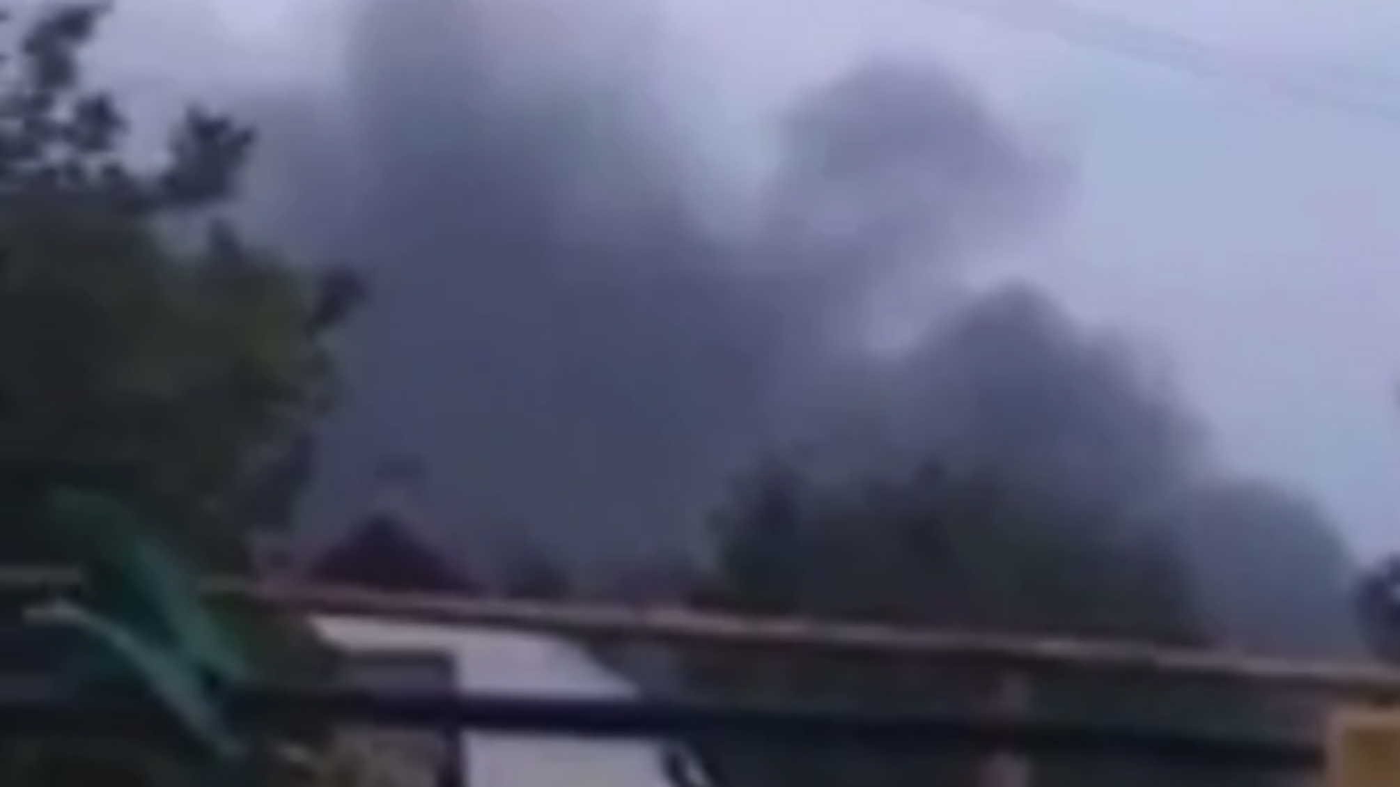 Новый 'хлопок' в Луганской области: в оккупированном Ивановском горит и детонирует склад БК (видео)