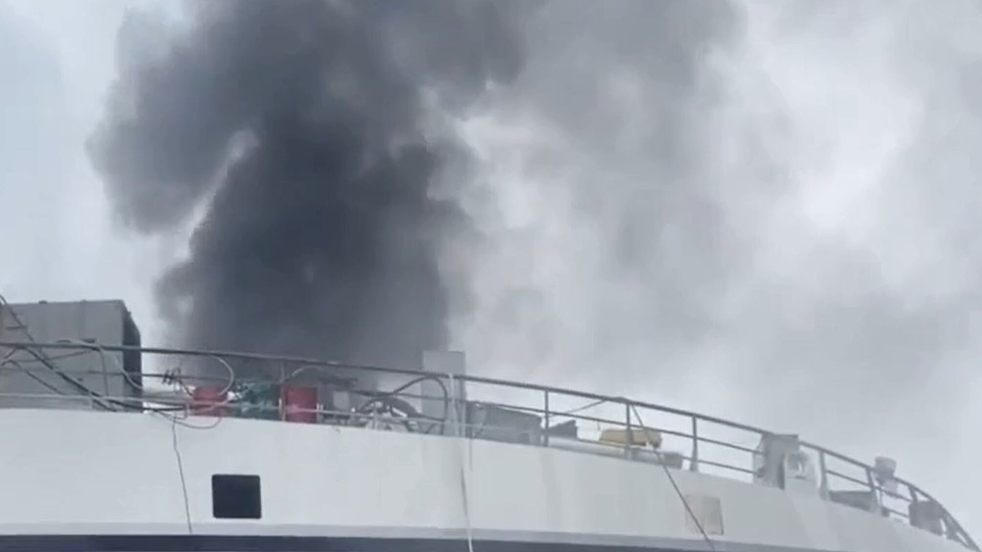 пожежа на кораблі росії