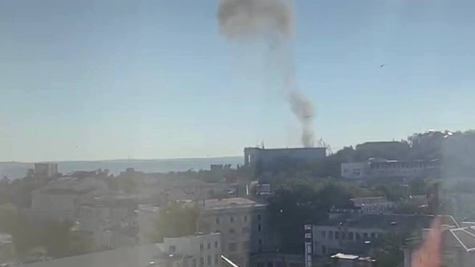У Криму знову 'бавовна': палає штаб флоту у Севастополі (відео)