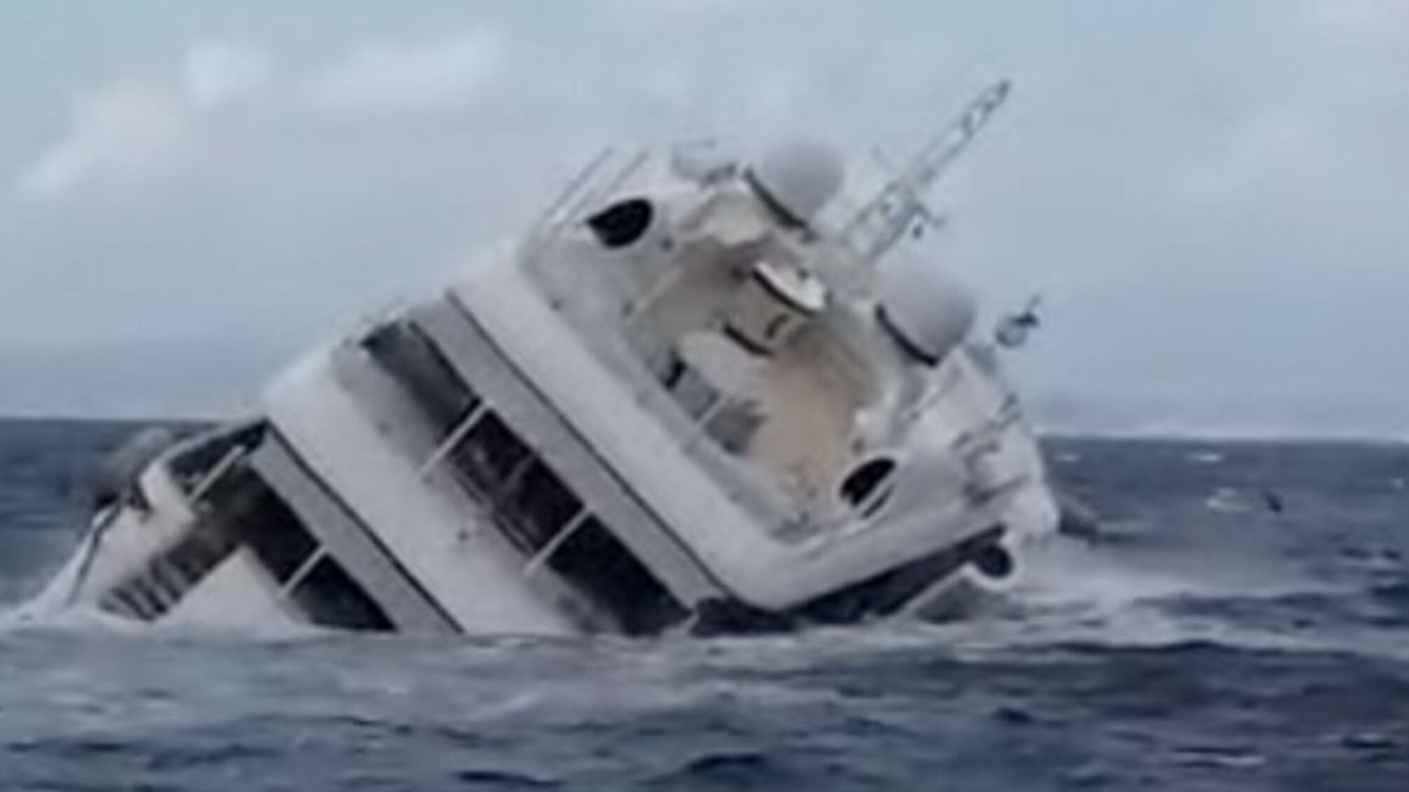 У Италии затонула яхта российского олигарха Айвазяна стоимостью $50 млн – эпичное видео