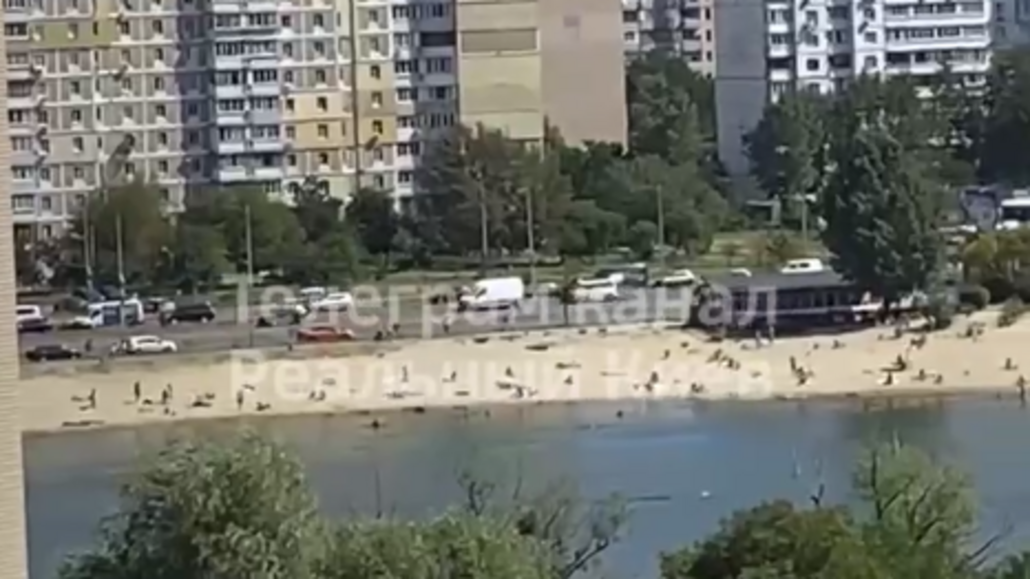 Несмотря на предупреждение и угрозу ударов киевские пляжи – заполнены людьми (видео)