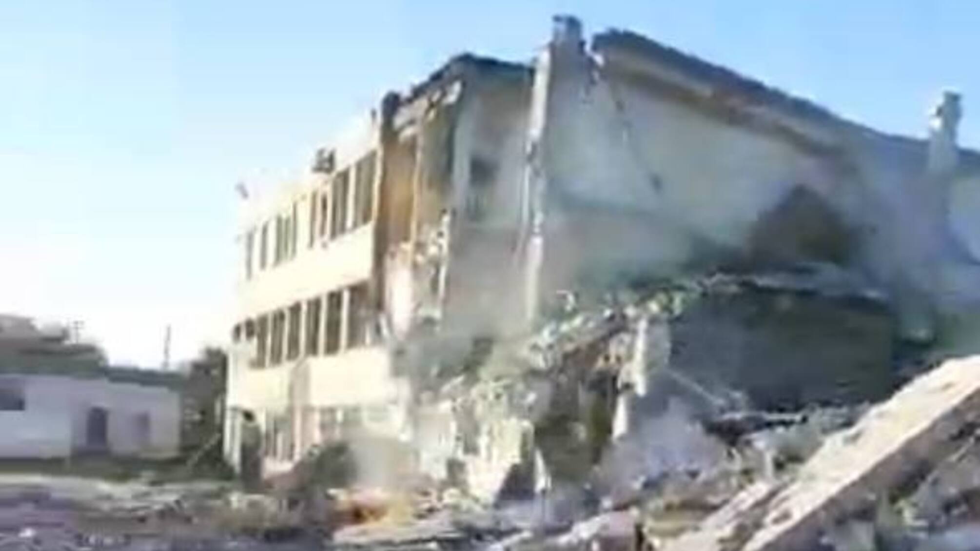 У Ровеньках на Луганщині ракетним ударом знищено базу окупантів (фото)