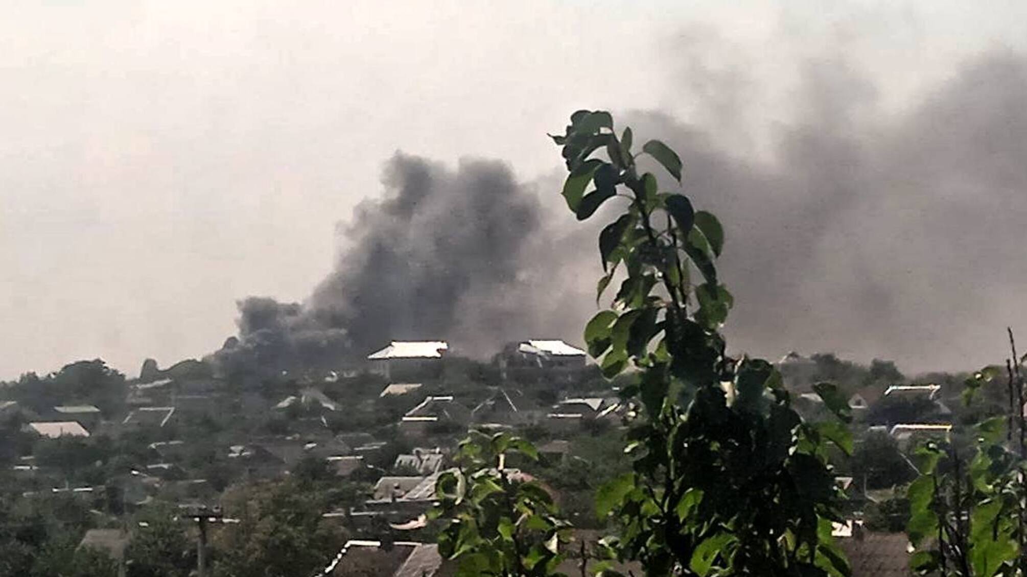 У Чорнобаївці масштабна пожежа з детонацією