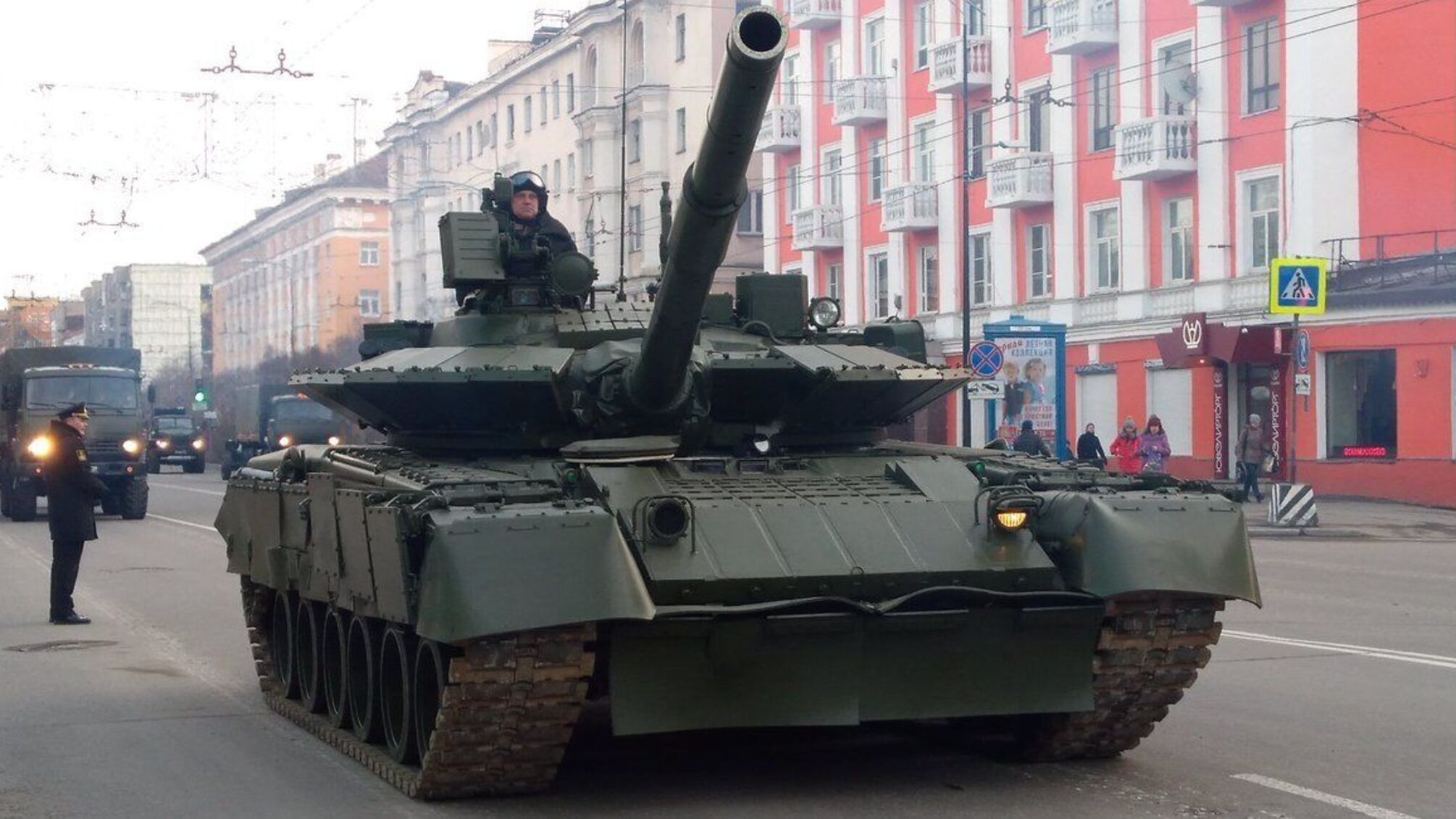 У напрямі Запоріжжя та Донеччини рухається ешелон сучасних танків Т-80 та Т-90 армії рф