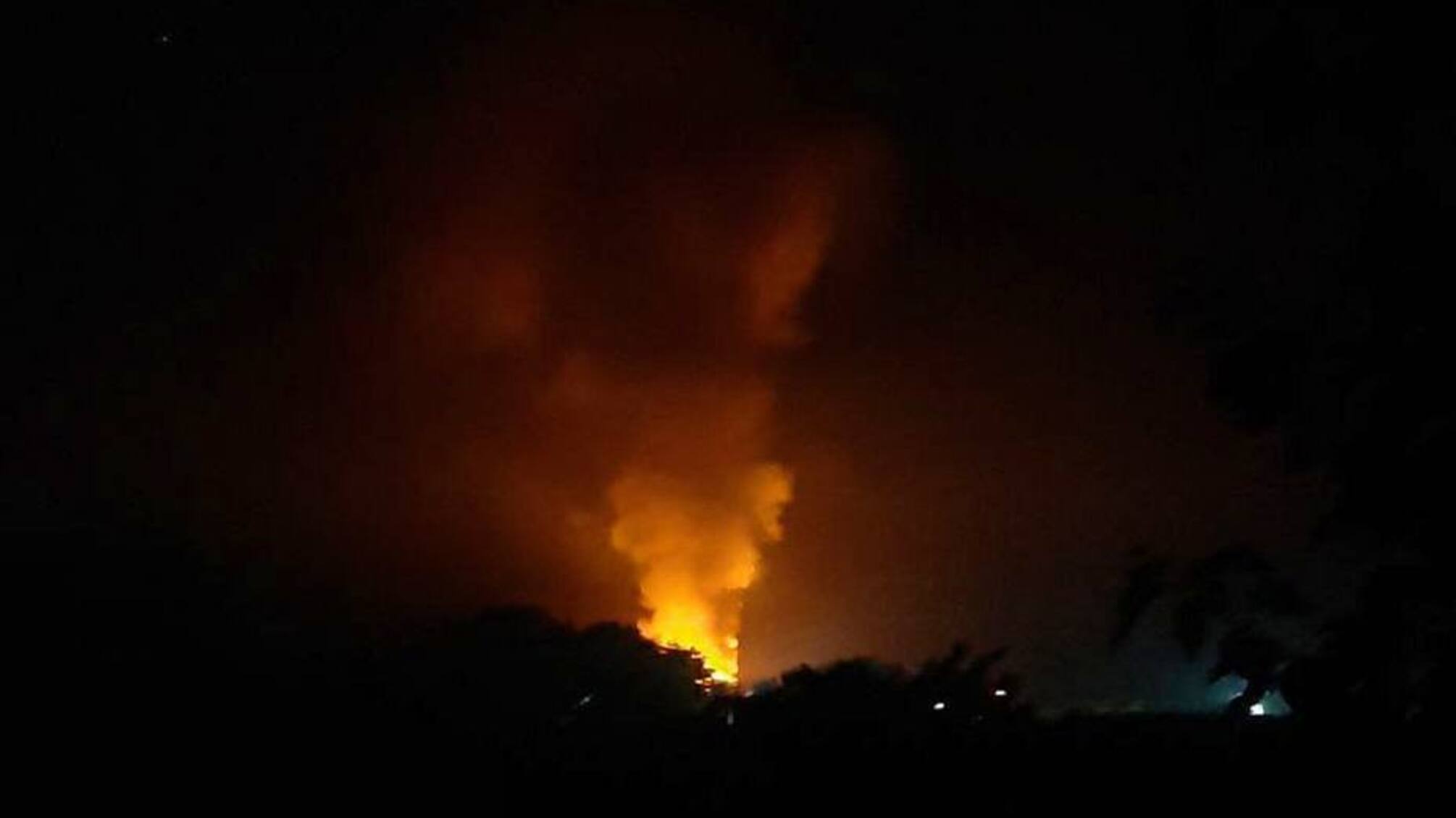 Вибухова ніч у Херсоні: знищено військову частину окупантів, 'травмовано' міст через Конку