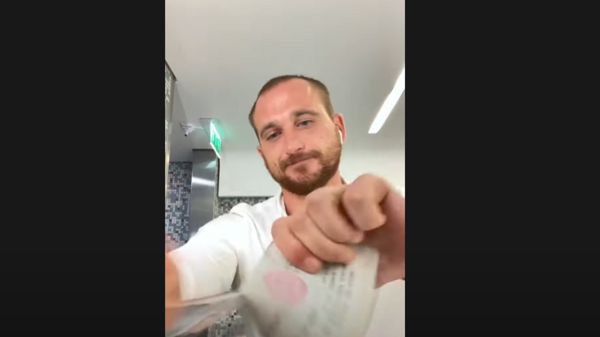 Російський десантник Філатьєв втік до Парижу та порвав свій паспорт (відео)