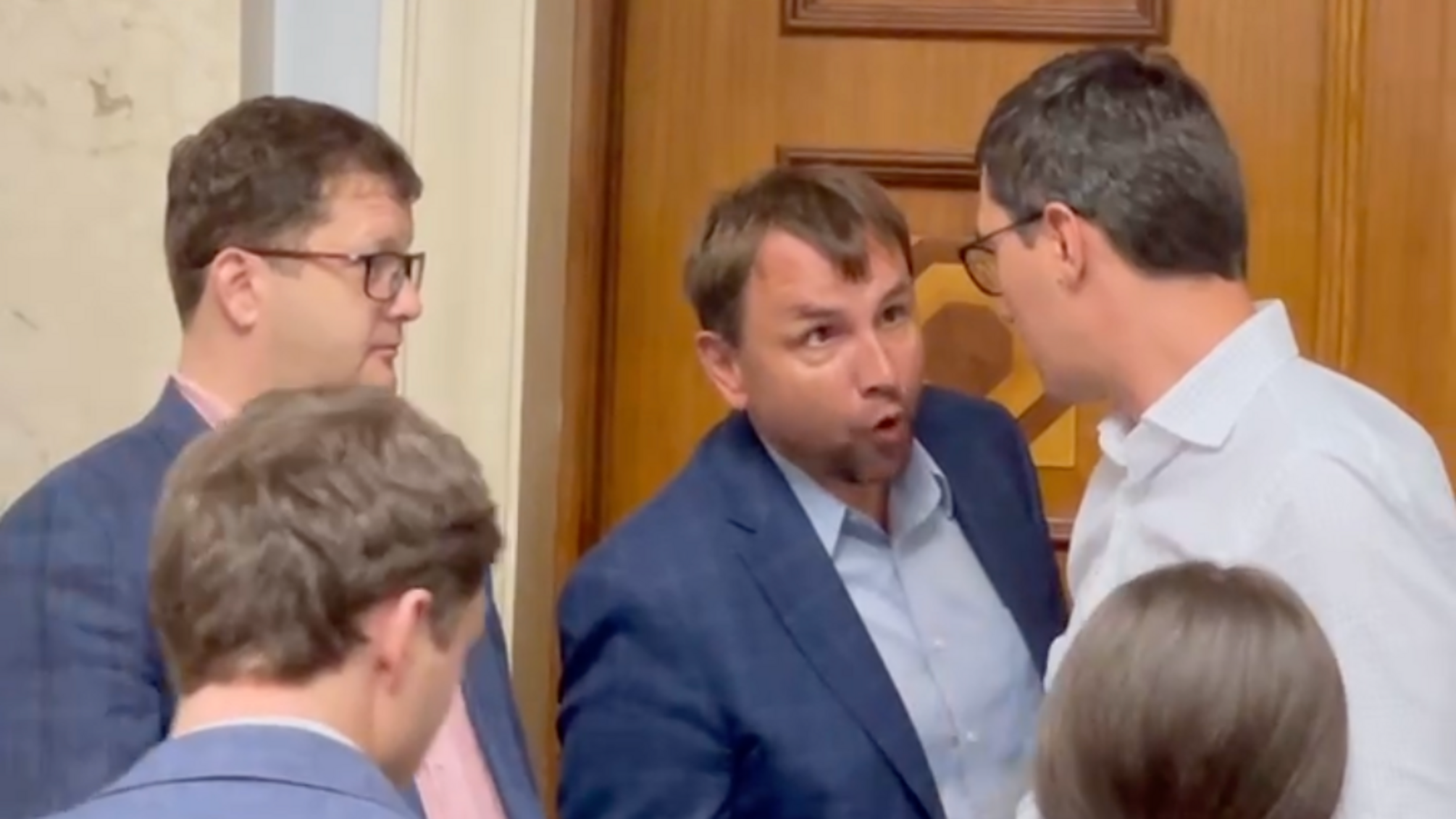 нардеп вятрович двері