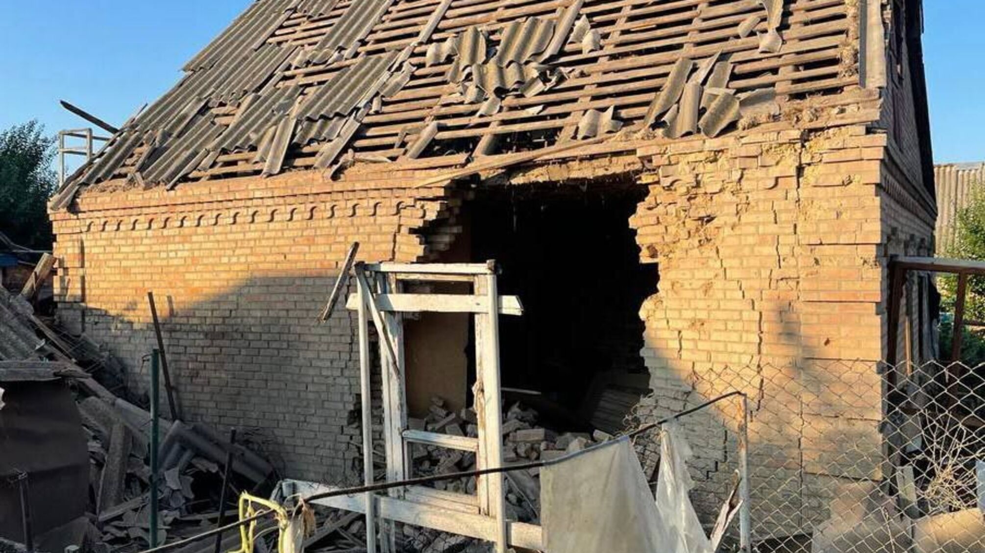 зруйнований будинок