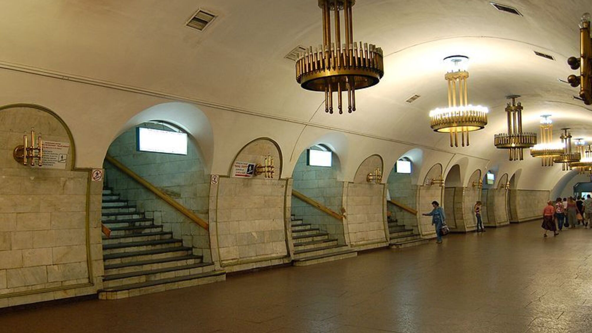 станція метро Площа Льва Толстого дим
