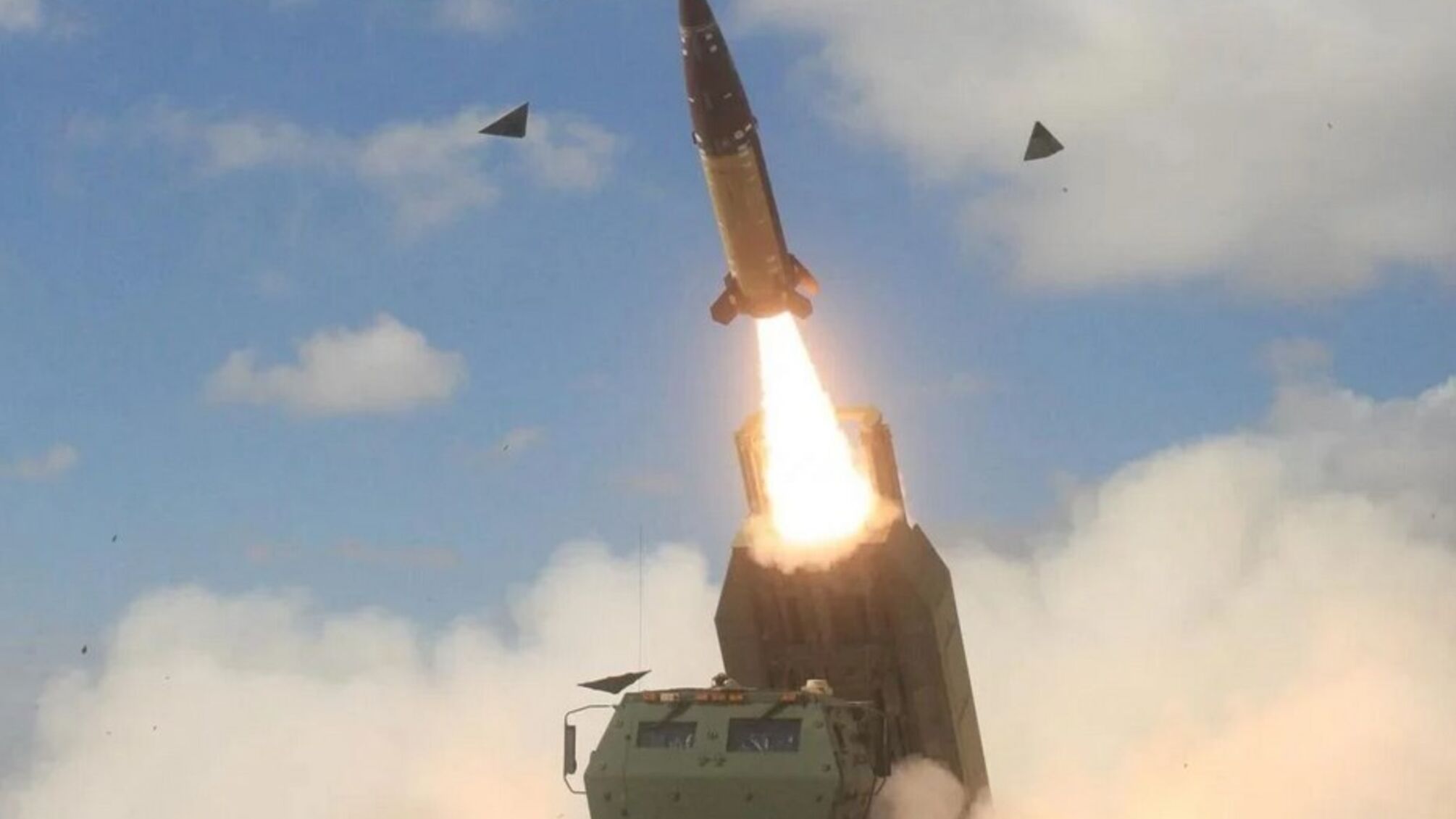 Україна отримає ракети ATACMS з дальністю ураження до 300 кілометрів: куди вони долетять (відео)