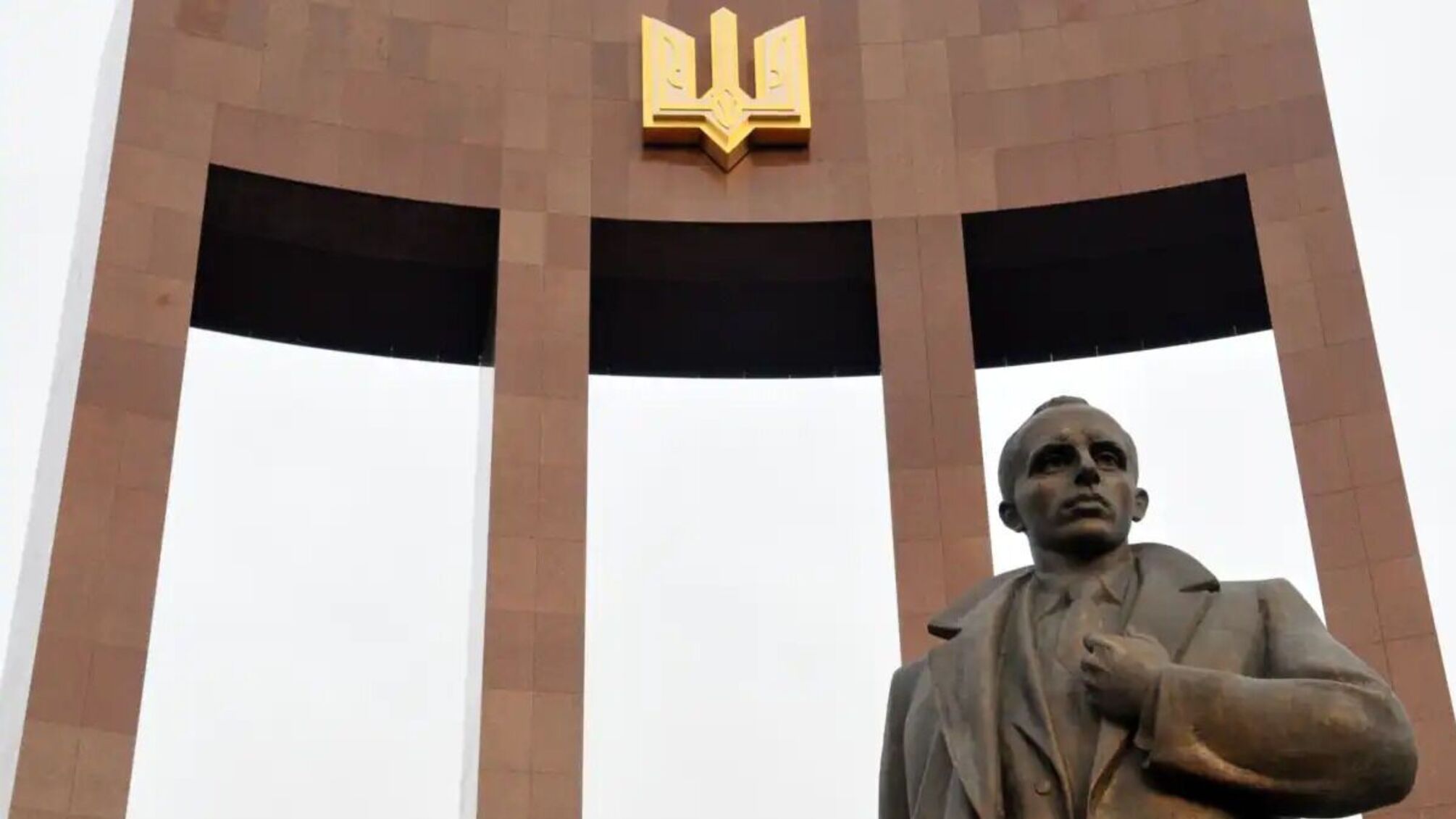 Россияне планировали ракетный удар по памятнику Бандере во Львове: СБУ задержала корректировщика