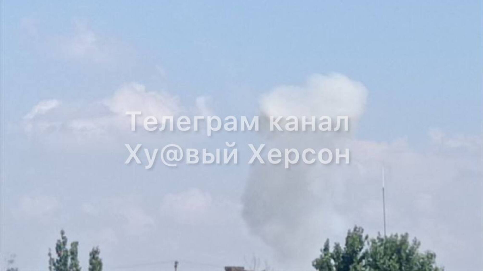 В Новой Каховке – взрывы: местные сообщают о 'прилете' (фото)