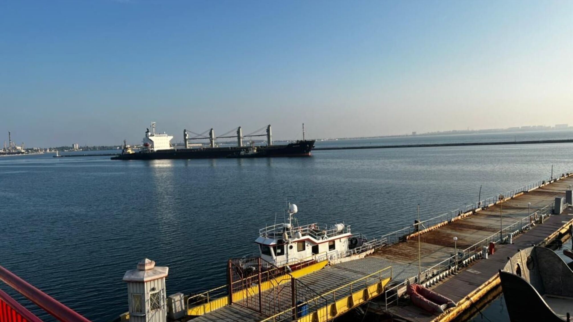 Цілий караван: з портів Великої Одеси вийшли ще три судна з українським зерном (фото)