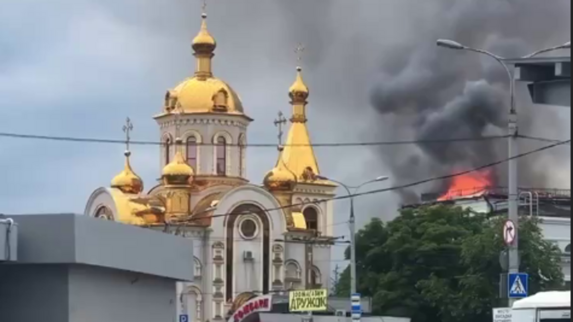 У Донецьку палає залізничний вокзал (відео)