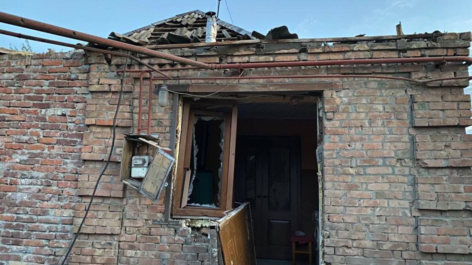 Оккупанты ночью снова били по Днепропетровщине, трое пострадавших и есть разрушения