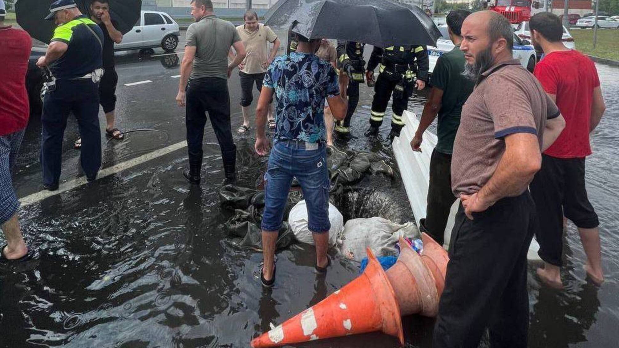 Троє росіян втопились у московському колекторі: офіційна причина – сильна злива