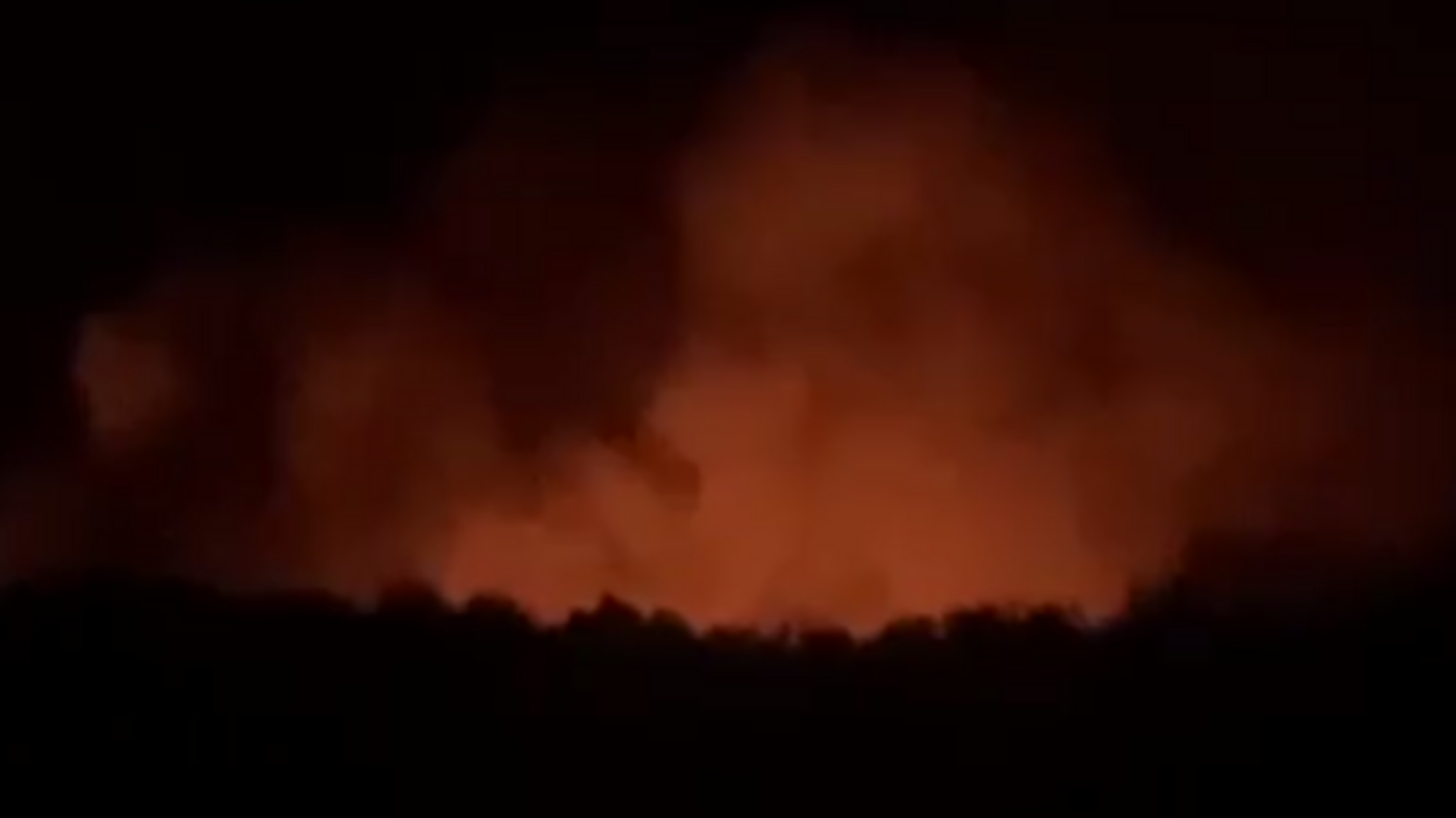 Нічна 'бавовна' на Донеччині: у Волновасі згорів склад боєкомплекту окупантів
